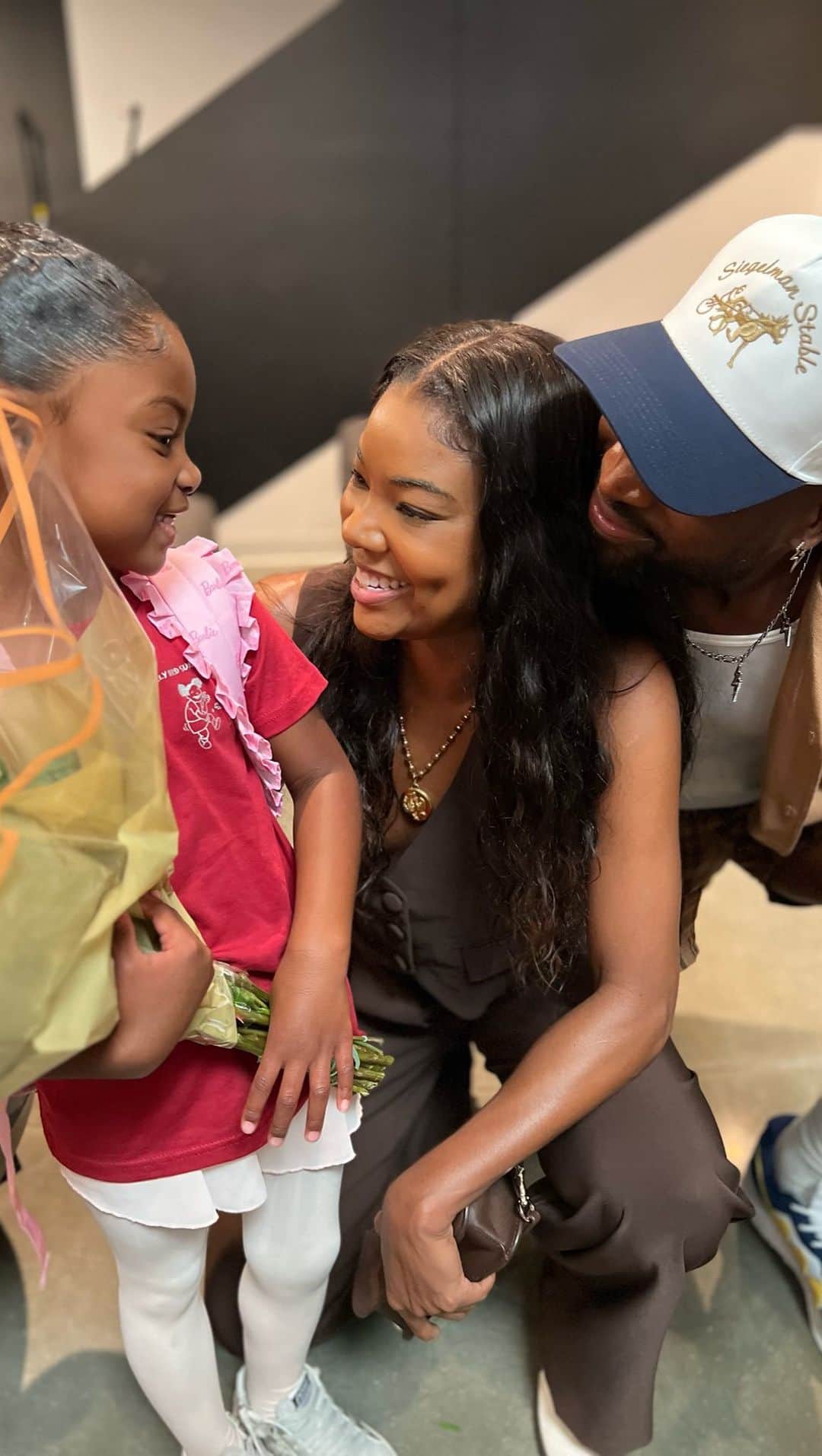 ドウェイン・ウェイドのインスタグラム：「Every Black girl deserves her flowers 💐」
