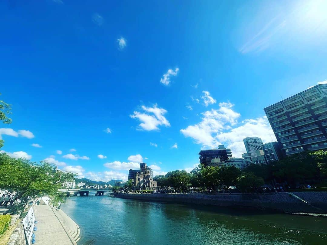 森恵さんのインスタグラム写真 - (森恵Instagram)「今日は広島Live Day②！ 2023年8月6日(日)　 開場16:15 開演17:00 会場: 広島LIVE JUKE  アコギとピアノだけの響きを是非✨ 当日券、学割もあります！  https://www.megumimori.com/20230806  #8月6日 #広島 # Live #当日券 #学割」8月6日 11時58分 - morimegumi_official