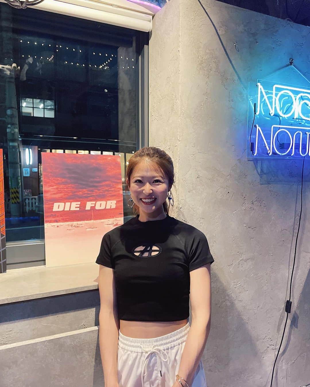 のインスタグラム：「Last night 🌙🖤🌭 : @supplier_official  @ariseism.official」