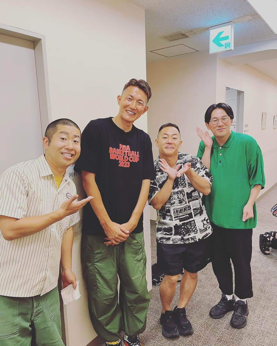 川村卓也のインスタグラム：「. 先日皆さんと収録でご一緒させていただきました🗣️🎤🏀  ハライチ 澤部さん ザ・マミィ 酒井さん・林田さん 元乃木坂46 樋口日奈さん (樋口さんのお写真は現在私のフォルダで待機中です🫡)  皆さんありがとうございました✨ めちゃ楽しかったー👏  テレビ朝日 お願い！ランキング そだてれび 『バスケW杯　一夜漬けの会！』  関東で深夜帯の放送になります📺  8/14(月)・8/21(月) 25時15分〜25時50分　放送予定  バスケW杯の見どころや共演者の皆さんの素敵なところが沢山見れると思います👀  よろしくお願いします☑️☑️☑️」