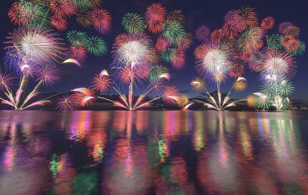 Takefumi Tezkaのインスタグラム：「＊松江水郷祭2023🎆 ＊ ＊今回で3回目ですが、過去1の花火が見れました📷✨ ＊ ＊今年は４箇所からの打ち上げ ＊一枚撮りでこのスケール🎆🎇🎆 ＊ ＊島根県」