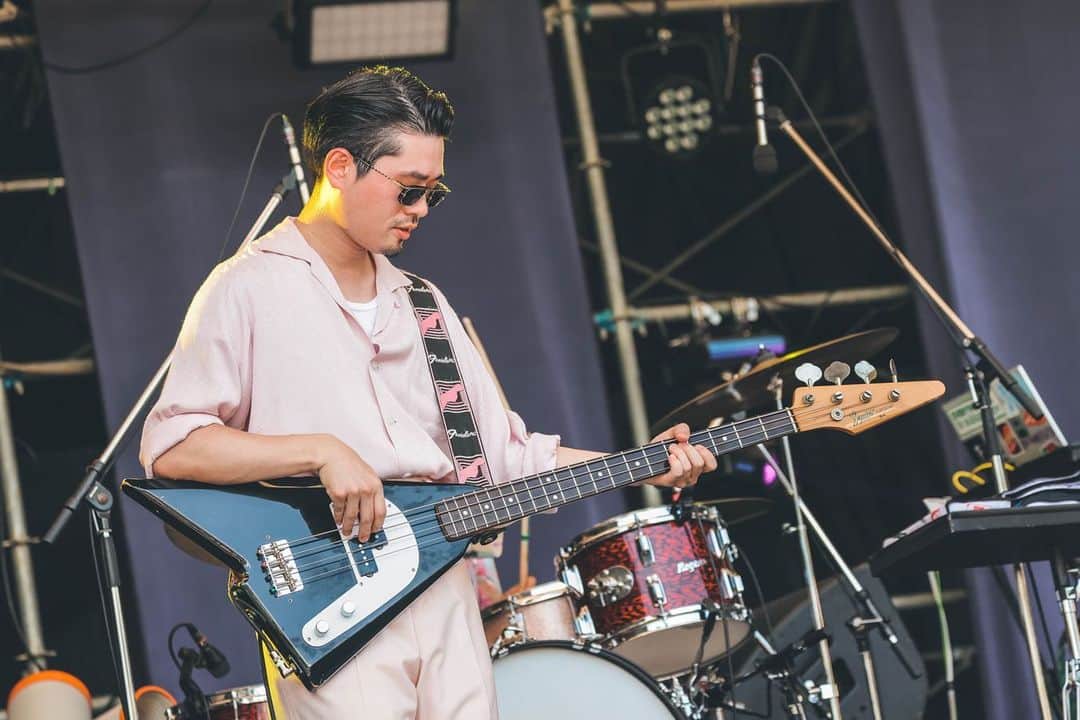 ハマ・オカモトのインスタグラム：「⚔️  The summer of KATANA  @fender_jp  @fender   📷 @hoshina1987」