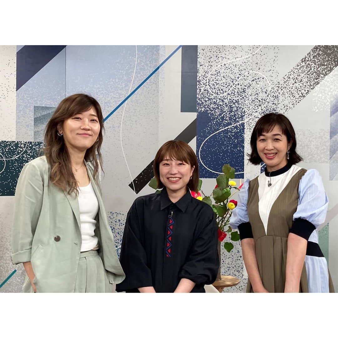 関取花のインスタグラム：「NHK Eテレ「NHK短歌」に出演致します📺  【放送日】 8月13日 (日)  6:00〜6:25 ※再放送：8月18日 (金) 14:10〜14:35  司会：ヒコロヒーさん 第２週選者：山崎聡子さん  収録はすでに終えているのですが本当に本当に面白くて、最近では本屋に行くと迷わず歌集の方へ足が向いてしまう私です🐕ぜひご覧ください！  ヘアメイクは大好きな享子さん🐶いつもありがとうございます！」