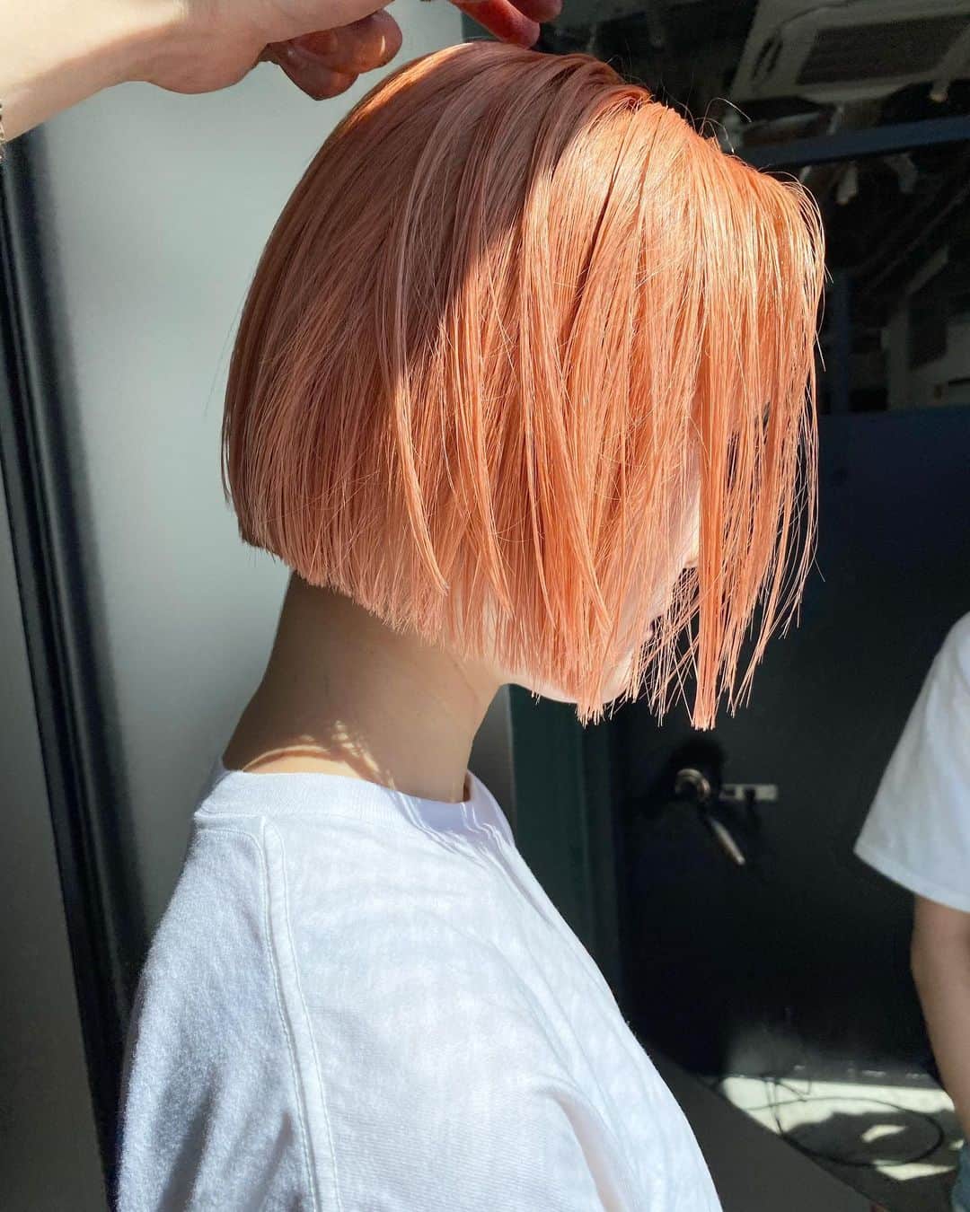 のインスタグラム：「〝pink orange〟　  swipe ⇨  最近はオレンジ系が個人的にはハマっていてバリエーションを細かく増やしています🙌🏻  大人っぽくもカッコよくて甘さもある色味です◎」