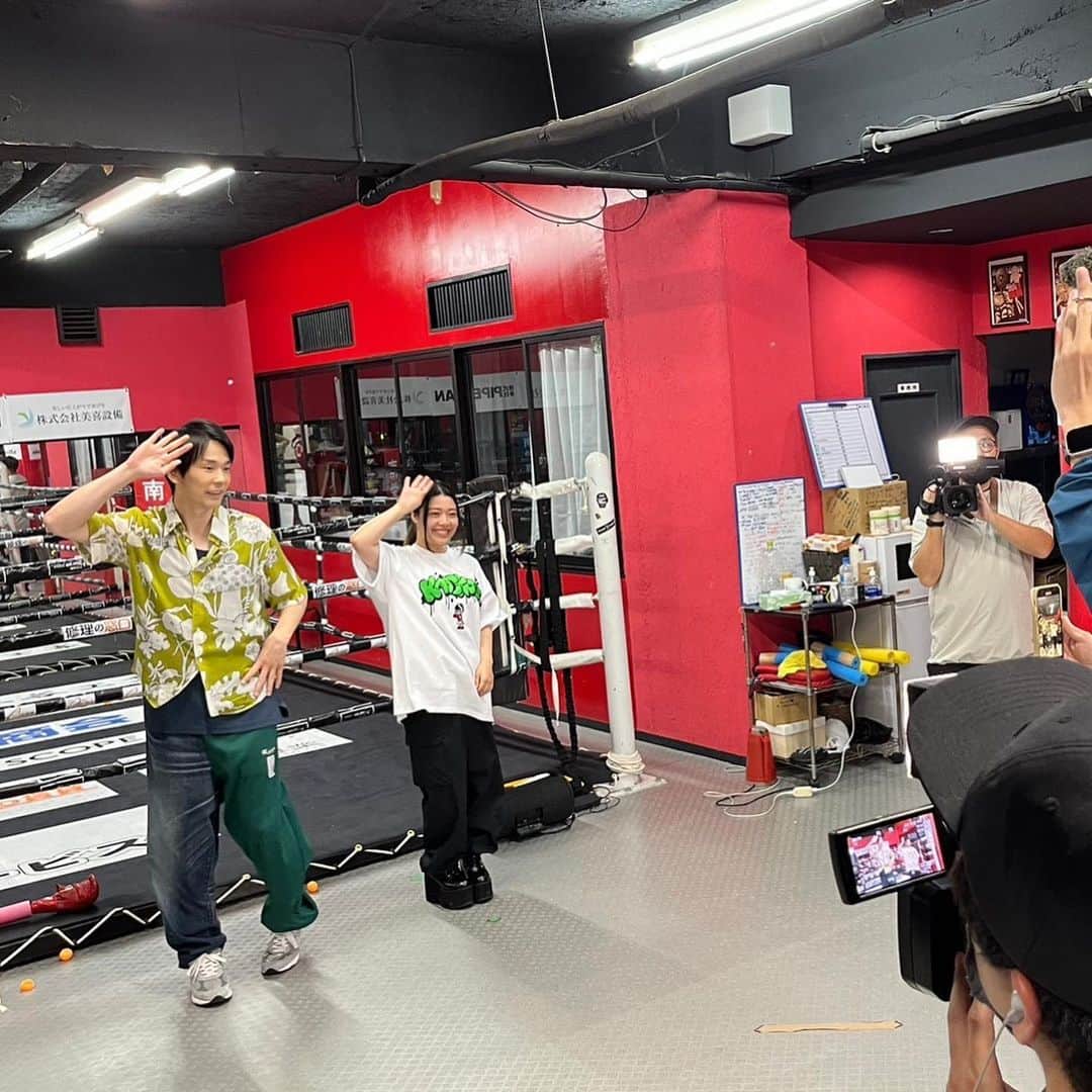 亀田姫月さんのインスタグラム写真 - (亀田姫月Instagram)「#かまいたちの知らんけど  にちょこっと出演しました😆  見逃した方はTVerで13日(日)までご覧頂けます！ 見どころ満載なので是非ご覧ください☺️  話題の#ビートdeトーヒ も一緒に踊っていただきました😍TikTokにアップしてるので見てね!  濱家さん、山内さんありがとうございました🙇‍♀️  #亀田姫月 #亀田史郎　#亀田大毅」8月6日 12時27分 - himechan333