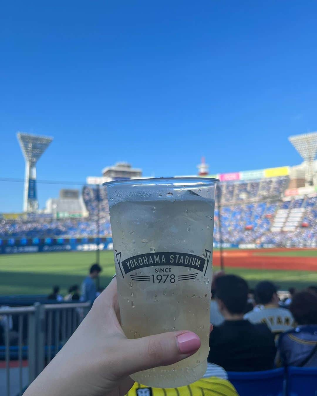 小林真琴さんのインスタグラム写真 - (小林真琴Instagram)「. 阪神 vs 横浜 in.横浜スタジアム⚾️  初めてのナイター！ハマりそう！  花火も見れたし阪神勝ったし 最高でした🐯🖤  奇跡的に日陰で快適だった〜🥹✨  #阪神 #横浜スタジアム #ハマスタ #プロ野球 #野球観戦 #toraco #トラ子 #トラコ #阪神タイガース #野球女子」8月6日 12時44分 - maccori1