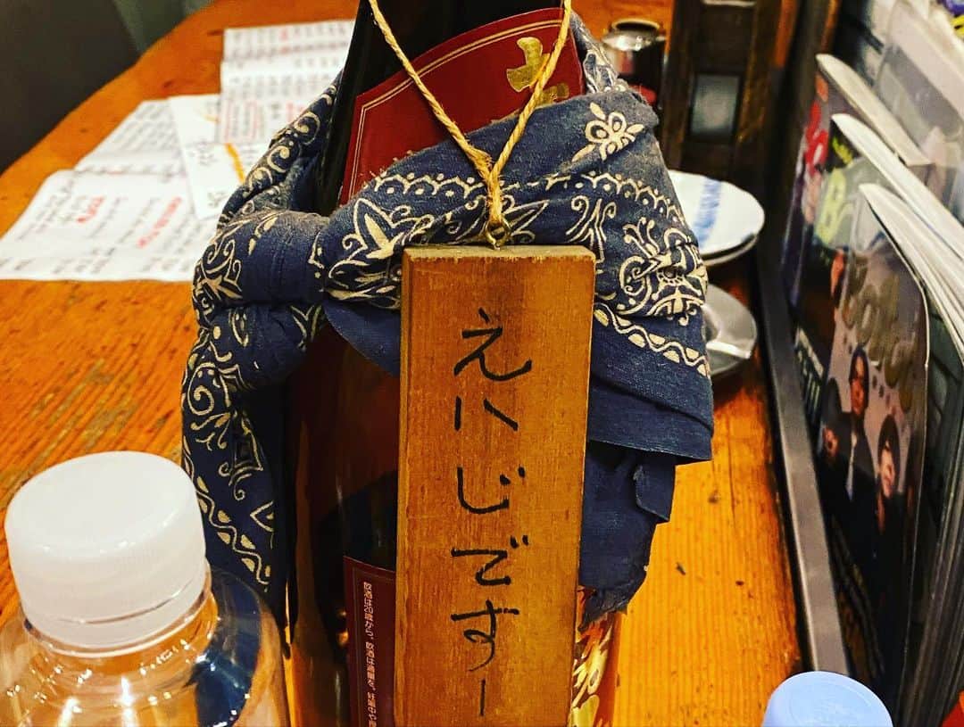 丸山智己さんのインスタグラム写真 - (丸山智己Instagram)「上田義彦さんの写真展 「いつでも夢を」  若かりし頃、とある広告で撮っていただいた経験が今でも根っこのどこかに、ある。  そして友達のお酒で酔う いい夜でした  #上田義彦 #原点回帰」8月6日 12時49分 - tomomi.maruyama0327