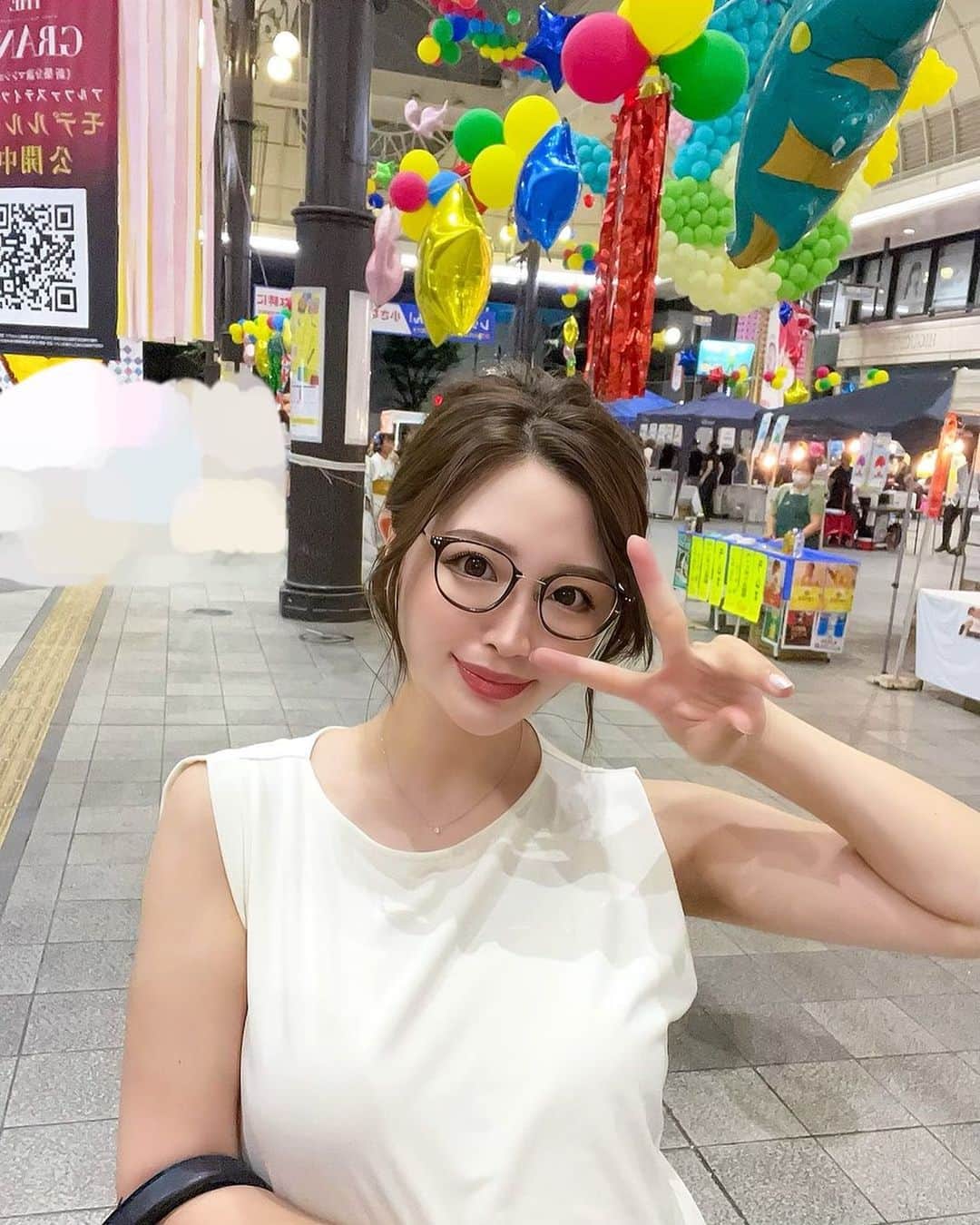 のインスタグラム：「࿓ 七夕祭りいってきたよ 🍻🏮  人が多すぎて多すぎて、すぐ退散💦 でも久しぶりのお祭り嬉しいね🤎  今日は雨が降らないといいなあ〜〜。🎇」