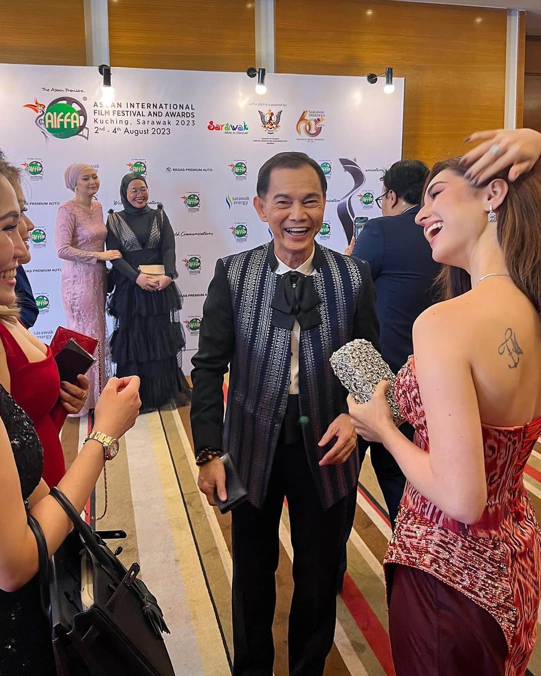 Coleen Garciaさんのインスタグラム写真 - (Coleen GarciaInstagram)「I enjoyed my first @aiffa_official experience! 🥰 We were greeted with so much warmth and felt right at home. It was an honor and pleasure to meet and converse with the AIFFA team and fellow ASEAN artists, and to come together to celebrate the art of filmmaking. But of course, it was also a lot of fun bonding with team Philippines! 🤍  And I’m so happy I got to wear this beautiful piece by Malaysian designer @ray.jolly! 💕 I got to visit the store and bring home some unique finds! @jumaani.pavilion The local textiles they use are absolutely stunning, especially in person. They really bring so much life to the pieces. ✨  All in all, I’m so grateful for the experience! Congratulations to @maxeigenmann and @dodongfilms for bagging major awards! Nakaka proud kayo 🇵🇭  #aiffa #aiffa2023」8月6日 12時52分 - coleen