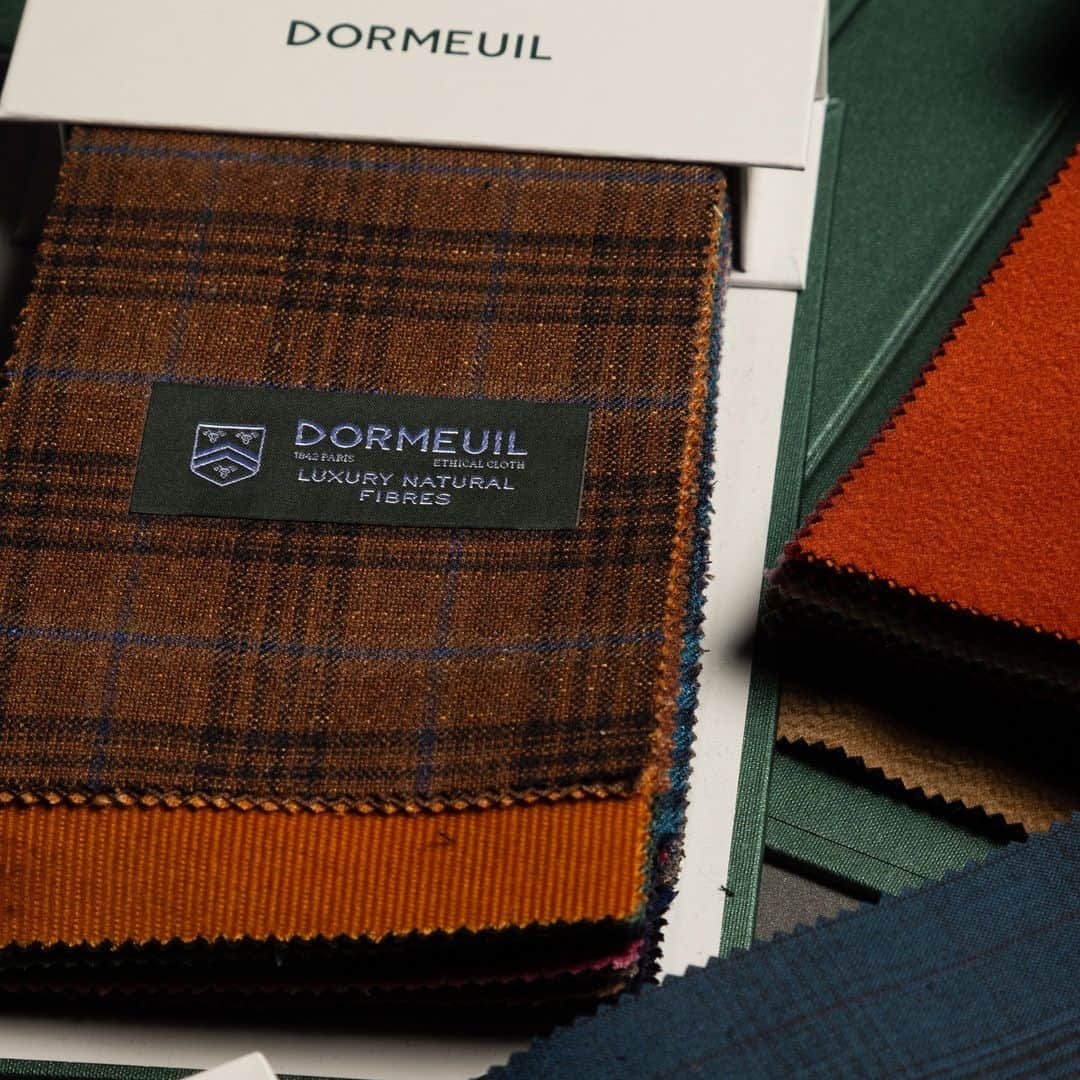 のインスタグラム：「Our FOREVER GREEN collection includes a matching trouser fabric for each jacket.  #dormeuil #luxurytailoring #tailormade #luxuryfabrics #bespoketailoring #luxurynaturalfibers #ethicalcloth #sustainablefashion #sustainableluxury #1842paris #forevergreen」
