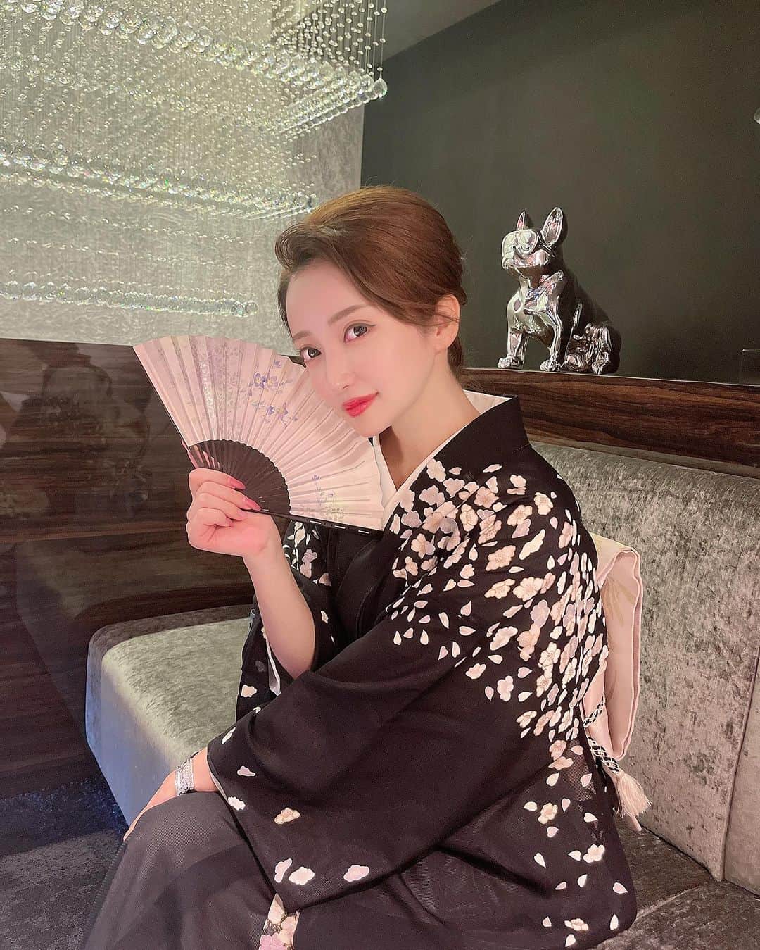 あさくらのぞみのインスタグラム：「最終日は黒でした🪭🌸 沢山の御来店ありがとうございました🥂 感謝の気持ちを忘れず、これからも精進します🥰」