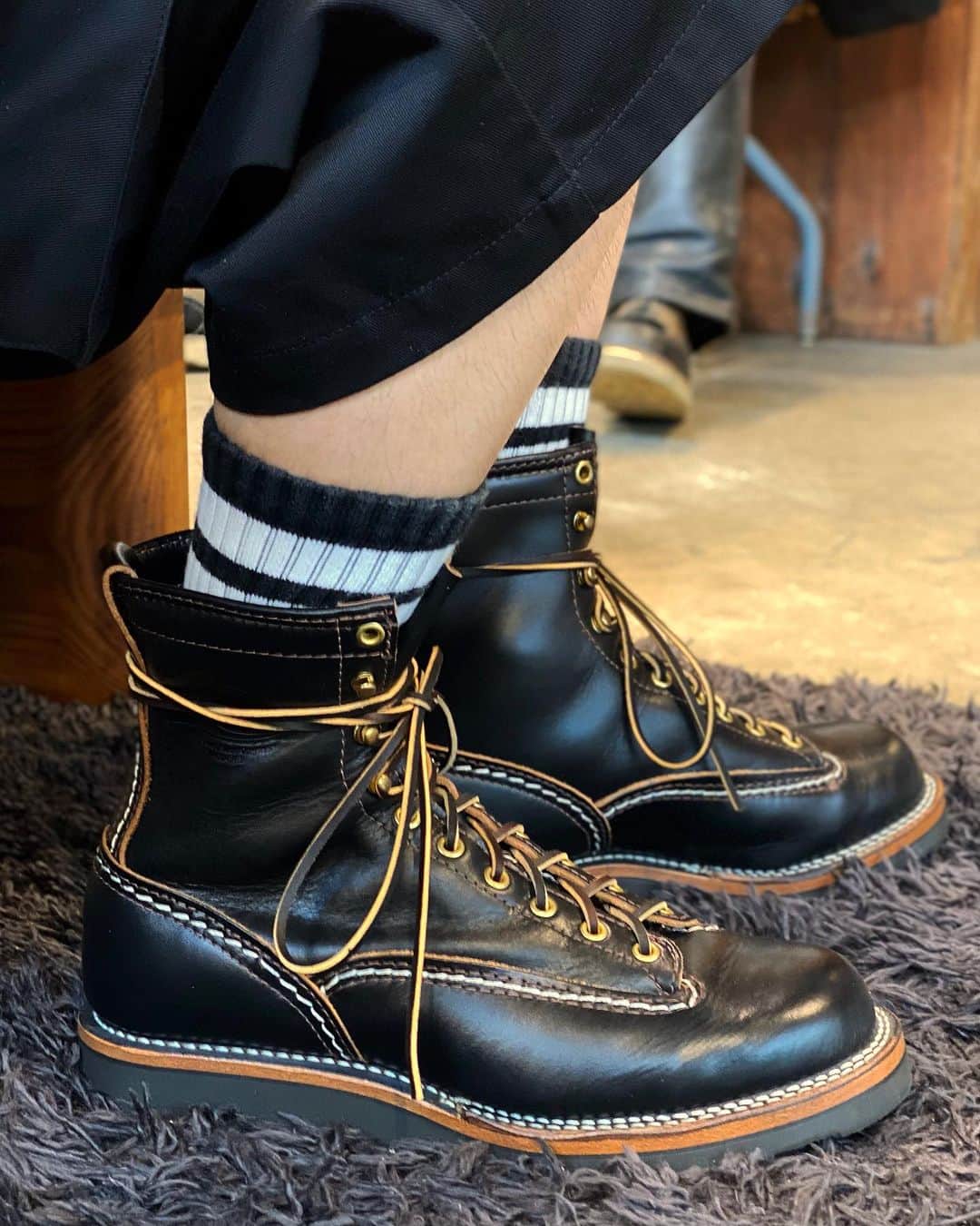 のインスタグラム：「"Horween Horsehide Jobmaster" -#4014Black Vibram Sole- 《Brown Leather Laces》  #westcoastshoecompany #wesco #wescoboots #horween #horsehide #jobmaster #4014black #vibram #since1918 #100YEARS #oregon #portland #scappoose #madeinUSA🇺🇸 #osaka #wescojapan #tokyo #wescoebisu #wescosetagaya」