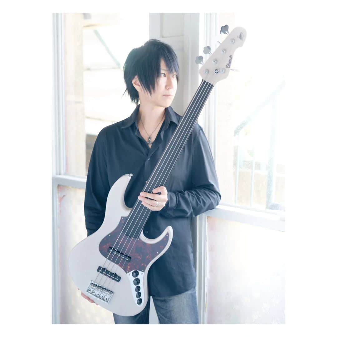 のインスタグラム：「HAPPY BIRTHDAY TOSHI!!🎂 @toshiyuki.sugimori   #birthday #6thaugust #bassist #bass.」