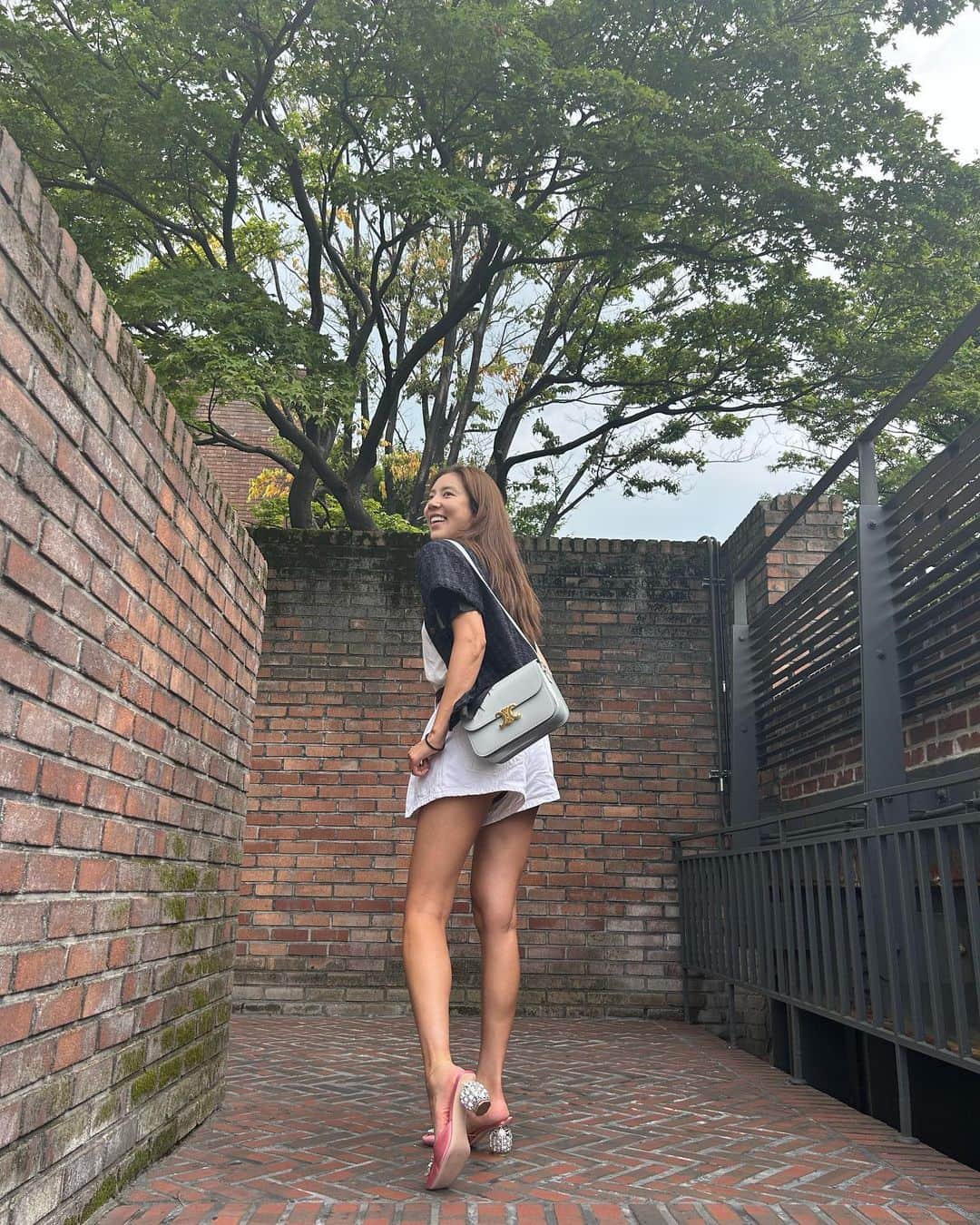 ソン・ダムビのインスタグラム：「오랜만에 외식🥩😍 우리 자기 사진 잘 찍네❤️❤️」