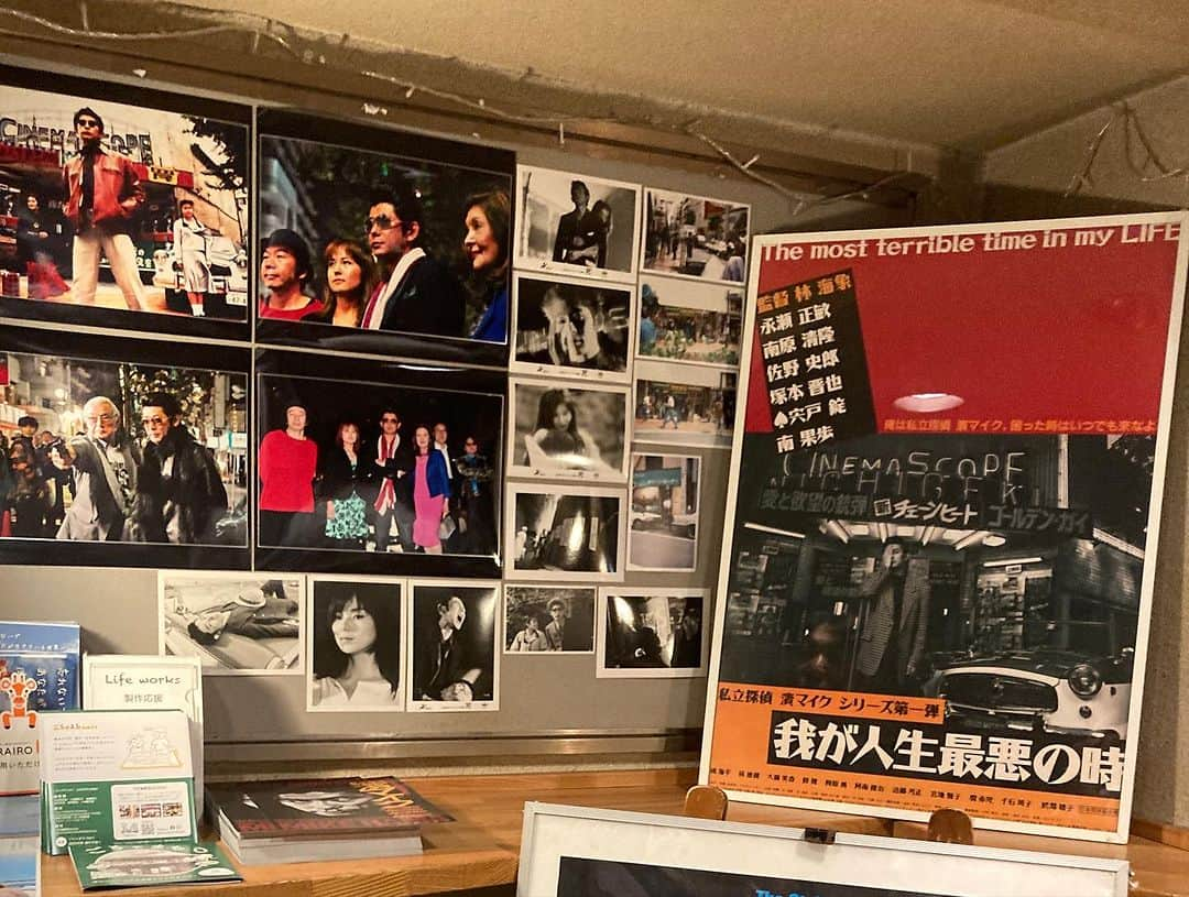 江藤あやさんのインスタグラム写真 - (江藤あやInstagram)「映画『THEATERS』 横浜シネマ・ジャック＆ベティ 初日舞台挨拶ありがとうございました！ めちゃくちゃ楽しかったです♫ たくさんのお客様の笑顔が見られて幸せ。  サイン会の時間まで設けてくださった劇場さん、ありがとうございました！ お客様方とお話することも出来、3回目、4回目という方もいらっしゃって感激です！ 「舞台になった劇場全部に行ってみたくなる」とお言葉をいただき、私もです〜！と思わず言ってしまいました。  深谷シネマ、ジャック＆ベティ、横川シネマ、御成座の4館、コンプリートします！！（笑）  ジャック＆ベティは 8/5〜11  17：45〜 8/12〜18  13：50〜　です。 お時間変わるのでお間違えなく！  大好きな『濱マイク』のポスターと並んでるのを見て興奮していたのはヒミツ㊙️ 通わなければ！  では、劇場で会いませう。  #THEATERS #ジャックアンドベティ #横浜ジャックアンドベティ  #中村公彦監督 #鈴木太一監督 #ドロンズ石本 #澤真希 #石倉良信 #江藤あや #濱マイク」8月6日 13時59分 - ayayakko19