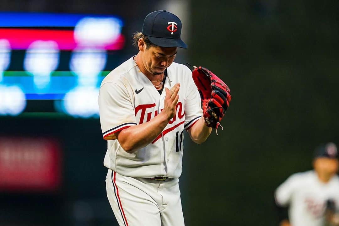 前田健太のインスタグラム：「☆☆☆ Great team win!  3rd win of the season!!  3勝目。 6回1失点。  今日、日本は8月6日。 広島、そして日本にとって大切な日。 そして、そんな日に登板する事ができ勝利する事ができました。 特別な1勝です。  広島から遠く離れた場所からですが、原爆でお亡くなりになられた方たちのご冥福を心よりお祈り申し上げます。  2023 8. 6 前田　健太 #８月６日 #peace #平和 #日本 #広島 #感謝」
