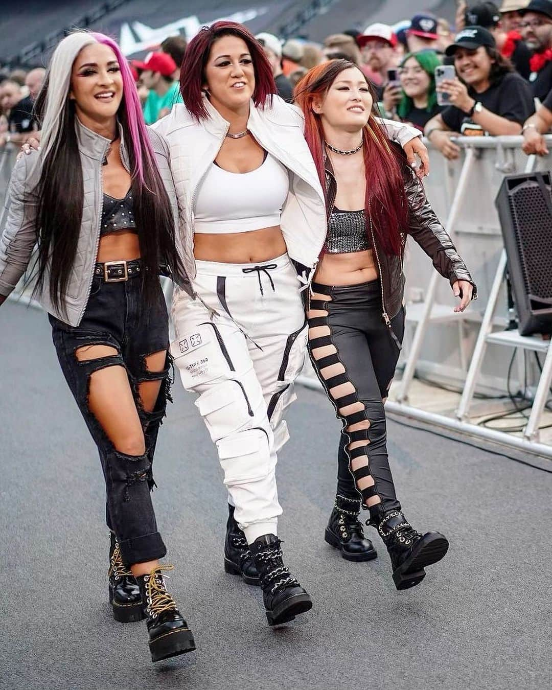 紫雷イオさんのインスタグラム写真 - (紫雷イオInstagram)「Life is spectacular!!!  #summerslam 2022→2023 #damagectrl ❤️❤️❤️ @imkingkota @itsmebayley」8月6日 14時02分 - iyo_sky