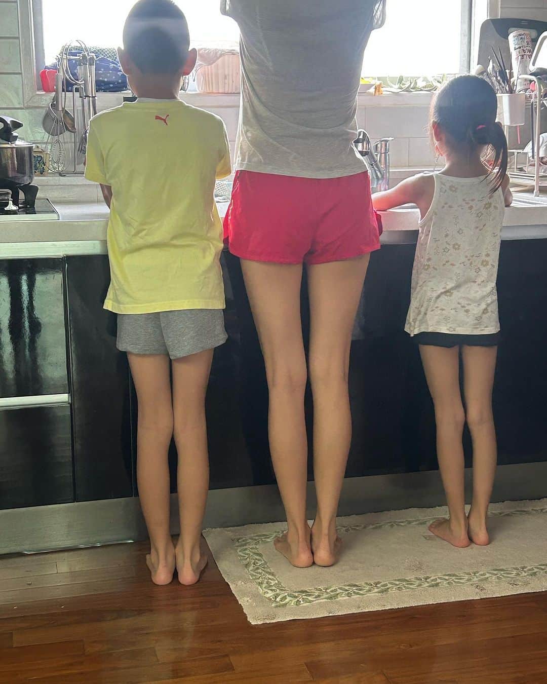 鄭大世さんのインスタグラム写真 - (鄭大世Instagram)「엄마랑 다리 똑같에…  足そのまま、、🦵」8月6日 14時05分 - chong_tese