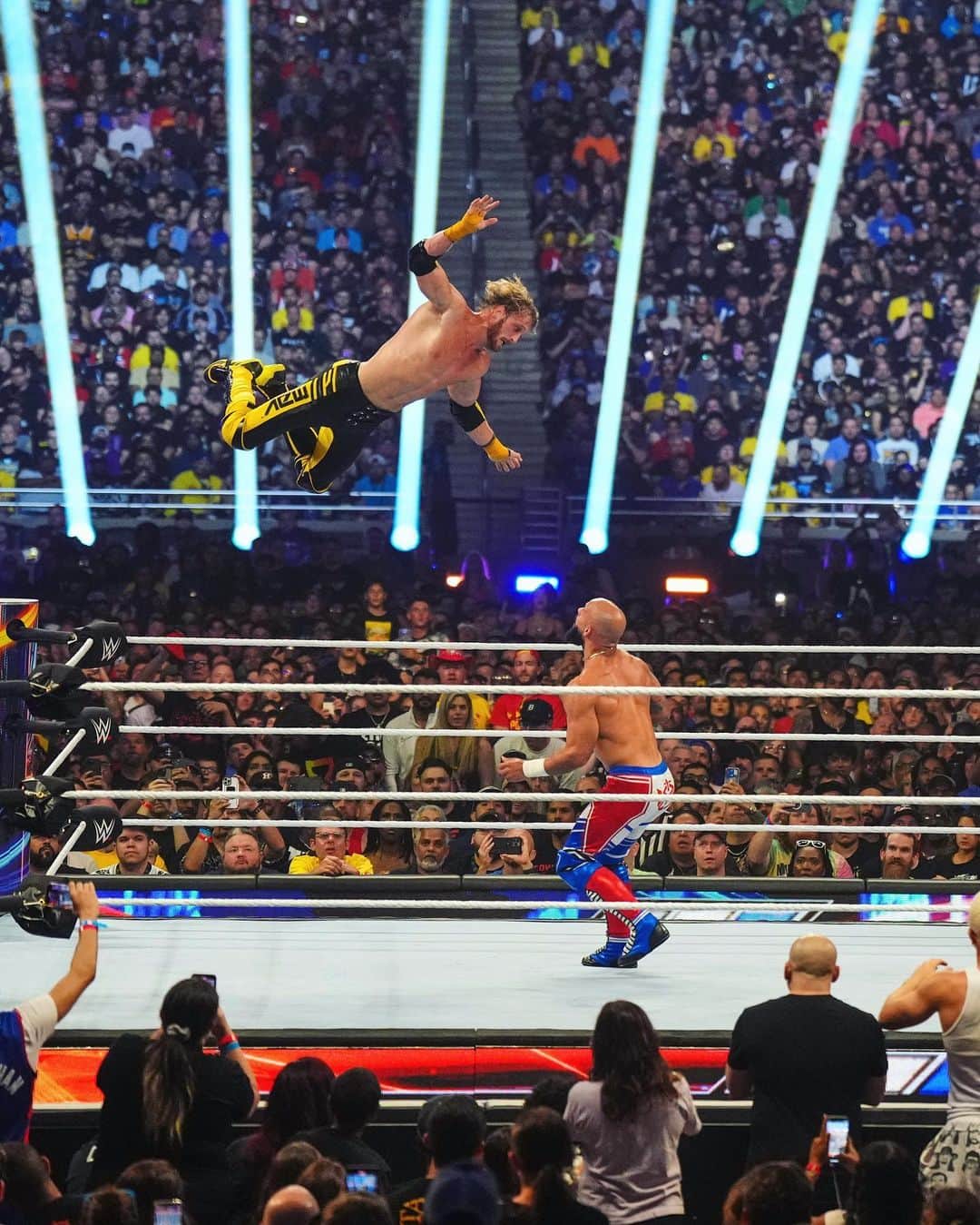 WWEのインスタグラム：「watch me soar」