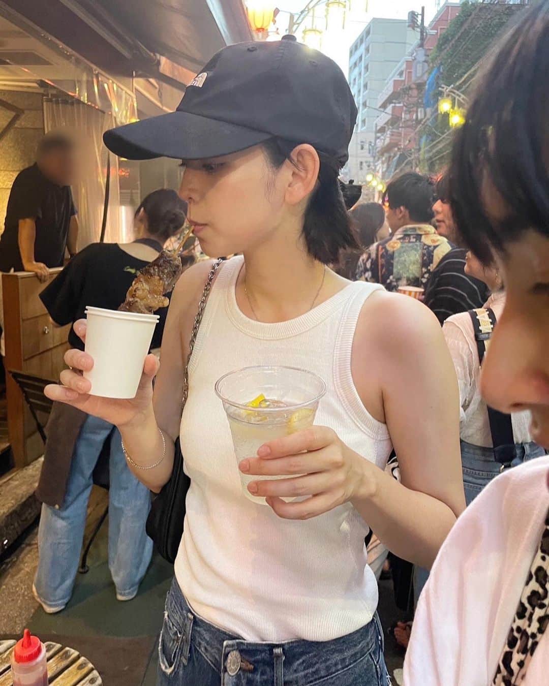 仲美咲のインスタグラム：「なんで串くわえてたんだろ。  #夏してる #今年はもっと夏感じたい #花火とか何年ぶりだろ #お祭り #夏休み #夏コーデ #タンクトップ #レモネード」
