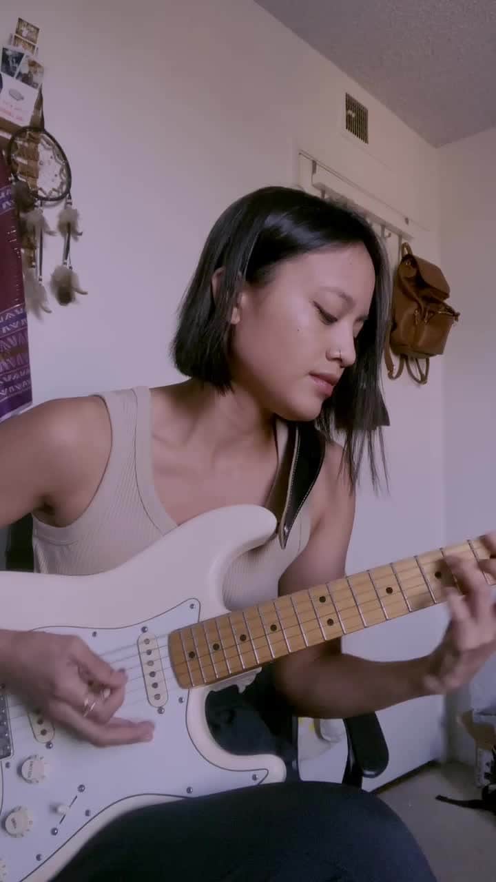 Fender Guitarのインスタグラム：「Check out this jam from @rachelcansea on her White Strat. Share your videos with #FenderFeature for a chance to be highlighted next.」
