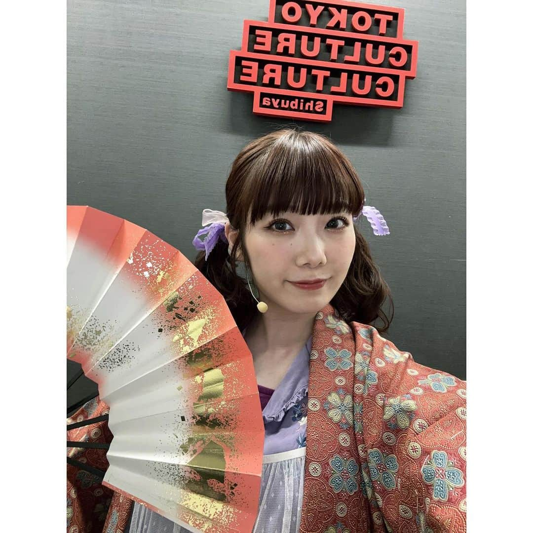 MOMOKAさんのインスタグラム写真 - (MOMOKAInstagram)「・ 改めて！ 8/1.2.3全3公演！ カルコメPURPLEありがとうございましたー！！！💜  一年ぶりのコントでした！ めちゃめちゃ難しかったです！ でもめちゃめちゃ楽しかったです！ とにかく明るくて楽しい座組で、それぞれの個性があって、なにより面白くて。 出演できたことをとても嬉しく思います。 またカルコメ出れますようにーー！✌️🌸🌸  間の取り方とか、声の使い方、どうしたら面白くなるかを今回も沢山失敗して沢山吸収したので今後に活かせるよう頑張ります！！😹  3日間の髪型まとめも載せておきます👧🏻毎日かわいい髪型できてはっぴーだったなー！どの髪型が好きだった？👀💜」8月6日 23時26分 - momoka_jewel