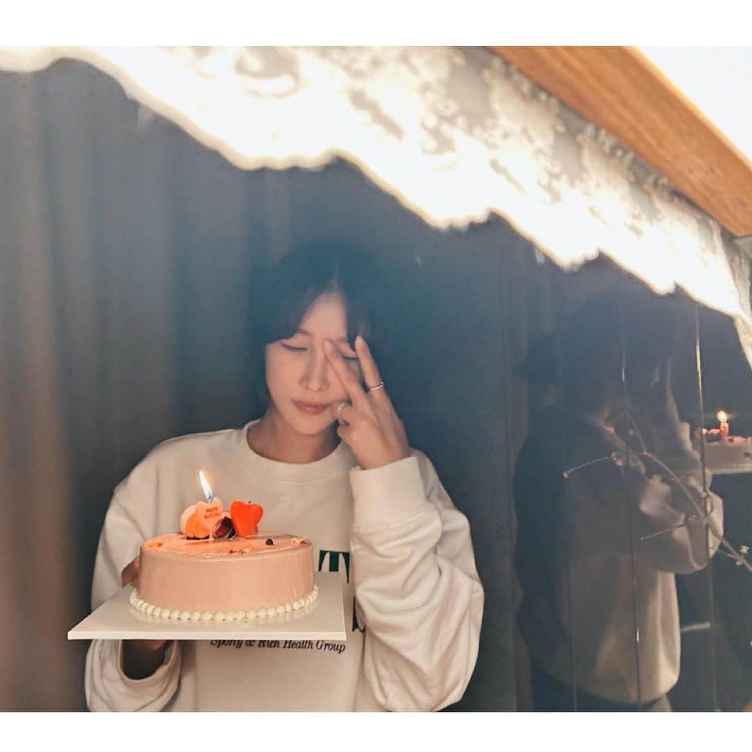 イ・ジアのインスタグラム：「🎂👻❤️👯‍♀️🧍🏻」