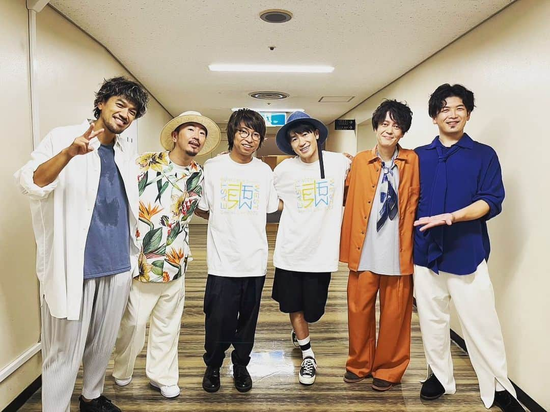 因幡始さんのインスタグラム写真 - (因幡始Instagram)「wacci 夏の東西 Special Live 2023 終了しましたー🌻 関東編ではナオト・インティライミさんをゲストにお迎えしてお届け。 いやぁー、めちゃくちゃに楽しかったなぁ😆 wacciの曲にナオトさんが参加してくれたり、ナオトさんの曲をwacciで演奏させてもらったり、2組で一緒に曲を作ったり。 一緒にやったのは数曲だったけど実に内容の濃いコラボでした。 またどこかでご一緒したいなあ😃 観に来てくださった皆様、どうもありがとうございましたー！！！ #ナオトインティライミ  #wacci」8月6日 23時43分 - wacci_key_hajime