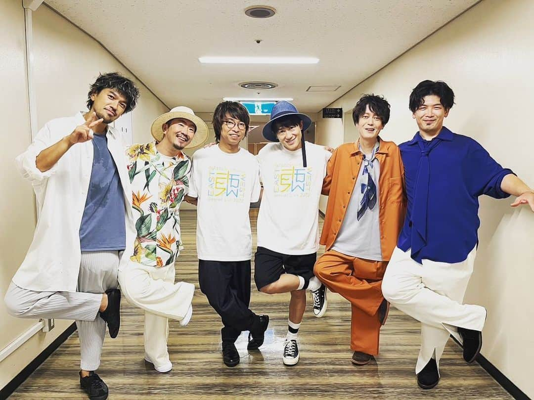 因幡始さんのインスタグラム写真 - (因幡始Instagram)「wacci 夏の東西 Special Live 2023 終了しましたー🌻 関東編ではナオト・インティライミさんをゲストにお迎えしてお届け。 いやぁー、めちゃくちゃに楽しかったなぁ😆 wacciの曲にナオトさんが参加してくれたり、ナオトさんの曲をwacciで演奏させてもらったり、2組で一緒に曲を作ったり。 一緒にやったのは数曲だったけど実に内容の濃いコラボでした。 またどこかでご一緒したいなあ😃 観に来てくださった皆様、どうもありがとうございましたー！！！ #ナオトインティライミ  #wacci」8月6日 23時43分 - wacci_key_hajime