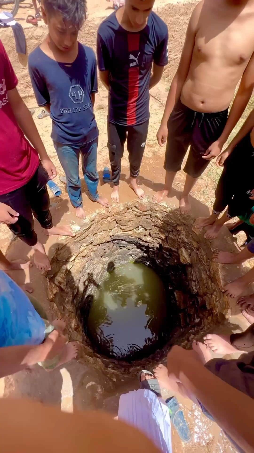 Awesome Wonderful Natureのインスタグラム：「Tag your friends 🙃😆 Video 🎥 @ob.hamza  • • • • • • • • • • • • • • • • • • #vidareal #comedia #humor #fun #vidaadois #casal #vidaadois #relacionamentofeliz #casados #maridofeliz #esposafeliz #comedia #recemcasados #casamento #namoro #relacionamentosaudavel」