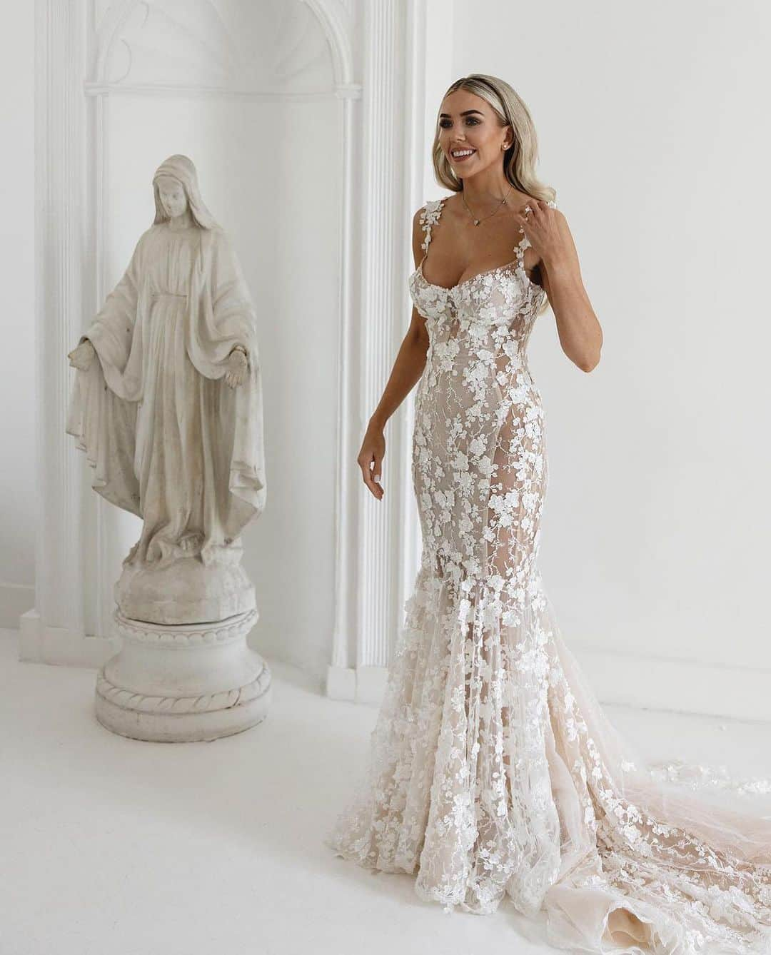 Galia Lahavさんのインスタグラム写真 - (Galia LahavInstagram)「From first fitting to the final gown, @nikkinolthuis captured hearts! 🤍 “After slipping into MAYA i knew it was THE dress for me!” #GLbride #GaliaLahav」8月7日 0時07分 - galialahav