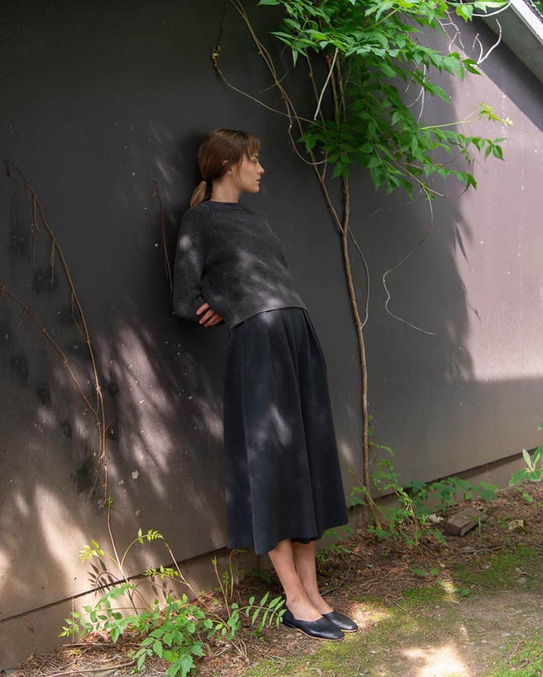 デミリーのインスタグラム：「Feminine and flattering, with an elegant sway, our Riven Pant can be dressed up or down. Only a few left!」
