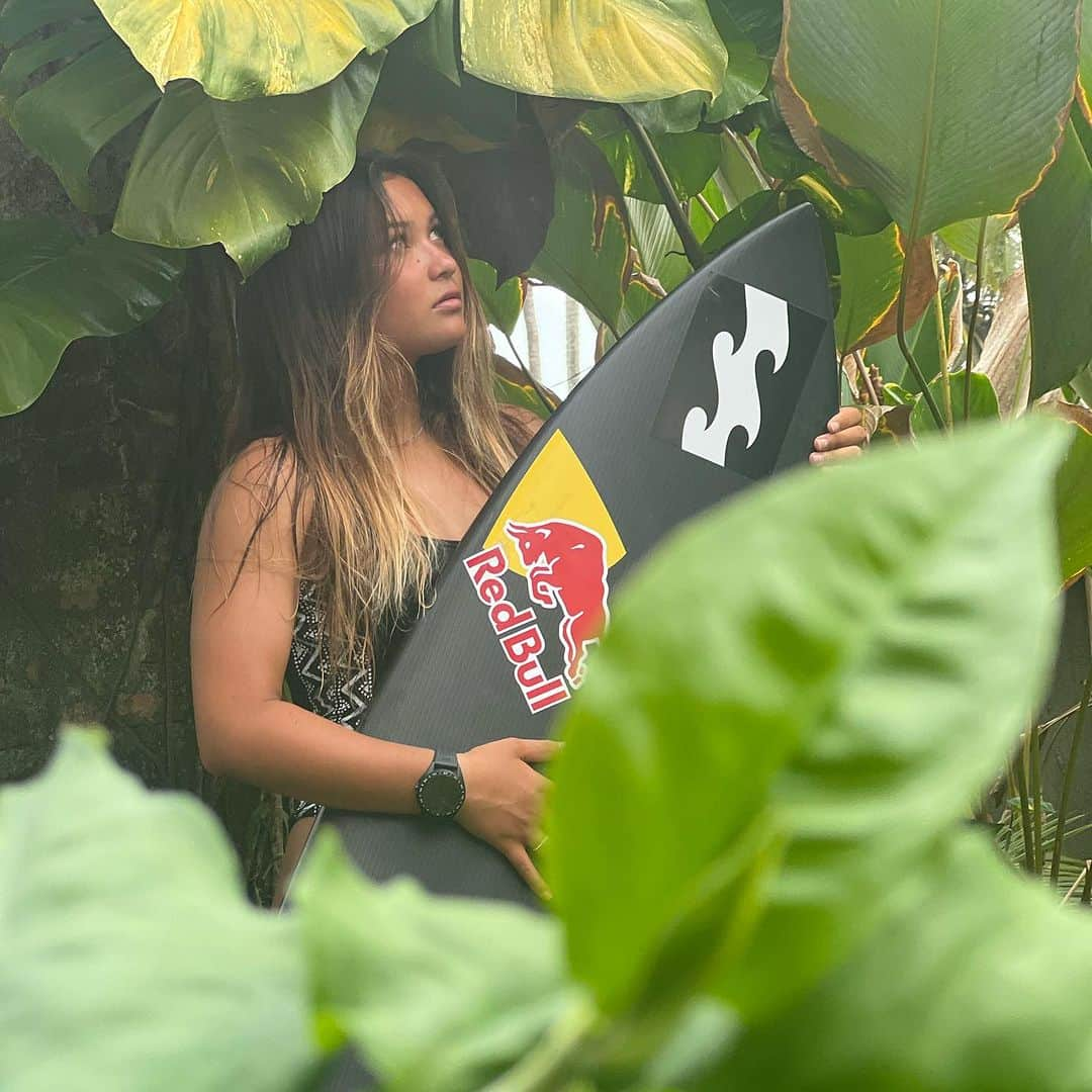 スカイ・ブラウンさんのインスタグラム写真 - (スカイ・ブラウンInstagram)「Missin Bali 😪🫣✨  📷 @bali_surf_vision  #skybrown #bali  #billabong #lostsurfboards」8月7日 0時17分 - skybrown