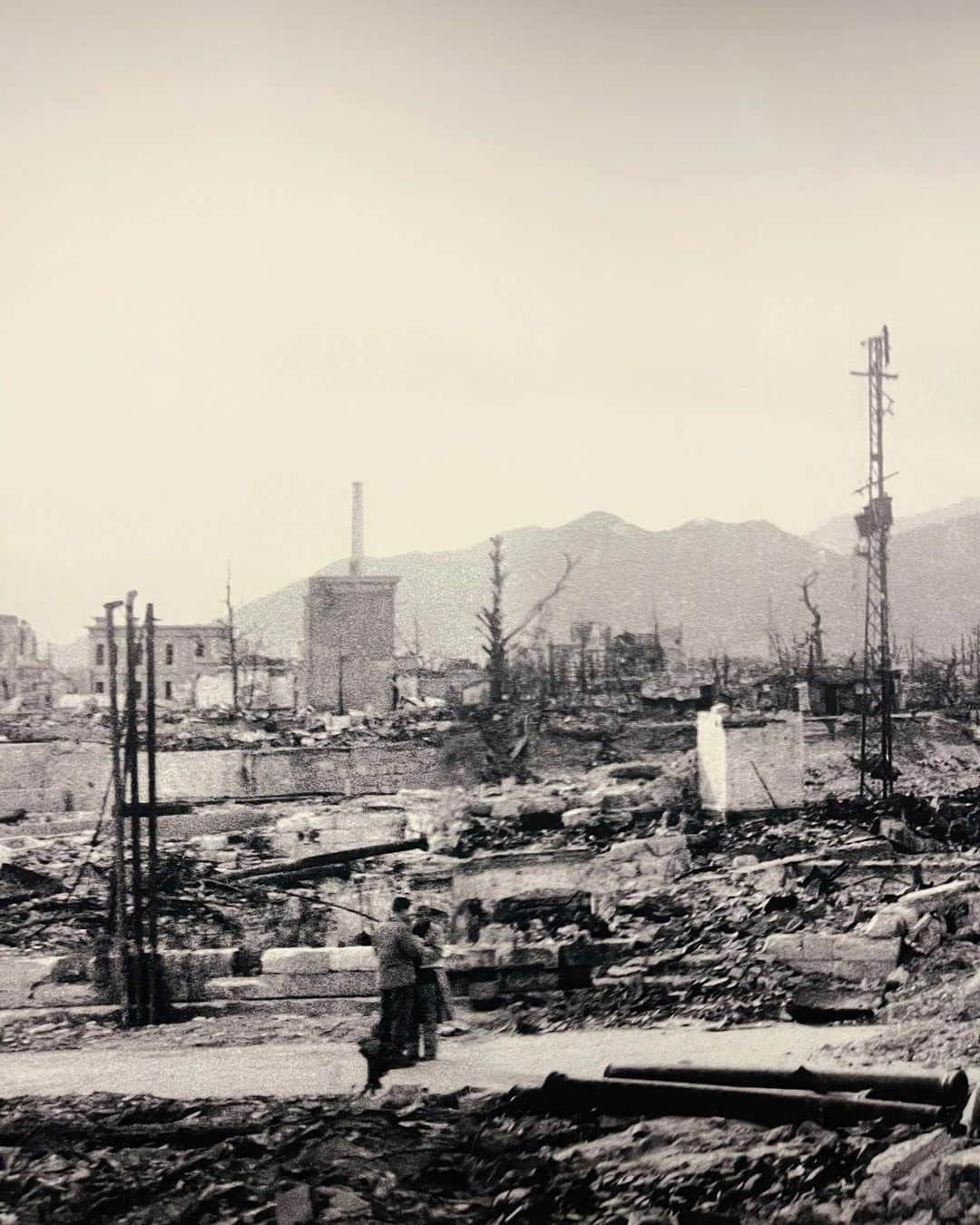 下條ユリのインスタグラム：「#原爆の日　 August 6th 1945  8:15 AM  U.S. dropped the first atomic bomb code-named “Little Boy” on Hiroshima. Three days later, on Aug 9th, another Atomic bomb was dropped on Nagasaki.  I was diagnosed with cancer. It was fortunate to be found at the earliest stage. My life was saved. Cancer gifted me a new life. I promised myself to visit Hiroshima next time in Japan.   For the first half of this trip, I visited my family roots. The second half was about friendship, the connection between people and nature, and the consciousness expanding from the earth to the cosmic. In between, I visited Hiroshima and spent the whole day at the Peace Memorial Museum. Having been given life again, I thought it was most meaningful to burn into my eyes how humans could ever possibly act in hell under the name of War and how important the dignity of peace is engraved in my heart.  Peace on Earth, August 6, 2023 August 9, 2023  8月6日広島の日。 8月9日長崎の日。  幸いにも健康診断で癌の早期発見ができたわたしは、最新医療を受けて完治し、再び命を与えてもらいました。そして、帰国したらぜったいに広島を訪れようと思っていました。  旅の前半は、自分の家族とルーツを訪ねました。そして後半は、友情、人と自然との繋がり、地球から宇宙へと意識が広がった旅でした。その途中に広島に一泊し、原爆記念館でまる一日を過ごしました。人間が、戦争という名のもとに犯した地獄。その記録を目に焼きつけ、平和の尊厳を心に刻めたことは、何よりも意味のあることでした。  地球に平和を、黙祷。 2023年8月6日、8月9日  #AtomicBomb  #PeaceOnEarth  #地球に平和を」