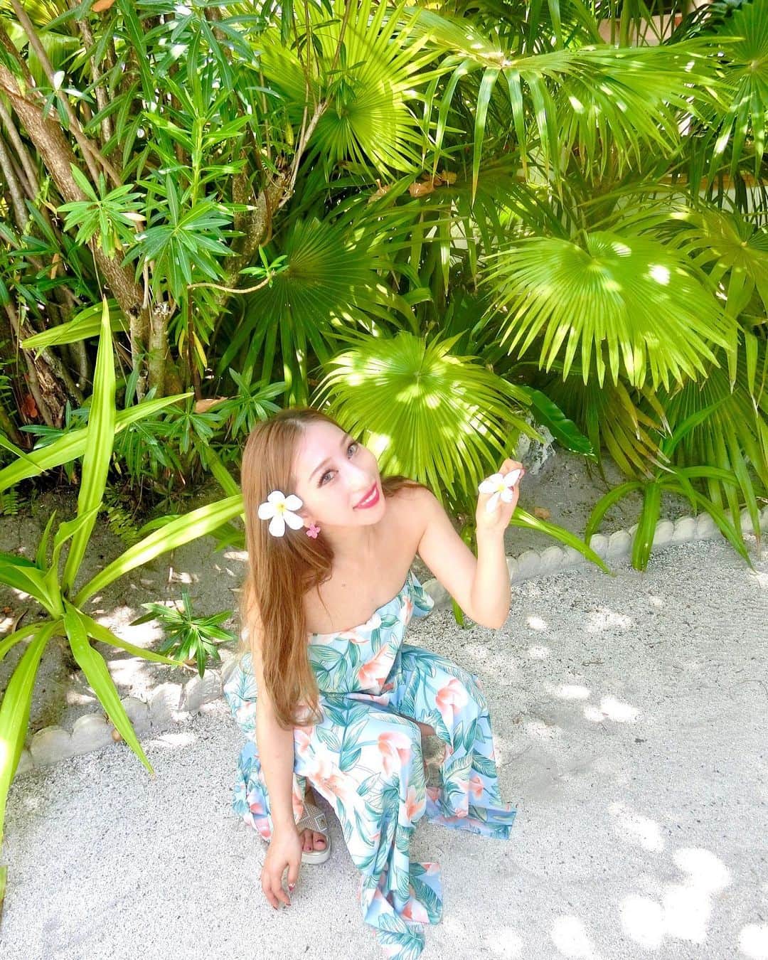 AiraSweetraveさんのインスタグラム写真 - (AiraSweetraveInstagram)「💚💚💚💚🌺 Plumeria🫶  香りも見た目も大好きで、元気をくれるわたしにとって太陽みたいなお花✨😍  📷 @yukki_healer 🩷  #throwback 🇲🇻 #islandgirl #モルディブ #maldives」8月7日 0時29分 - aira_sweetrave