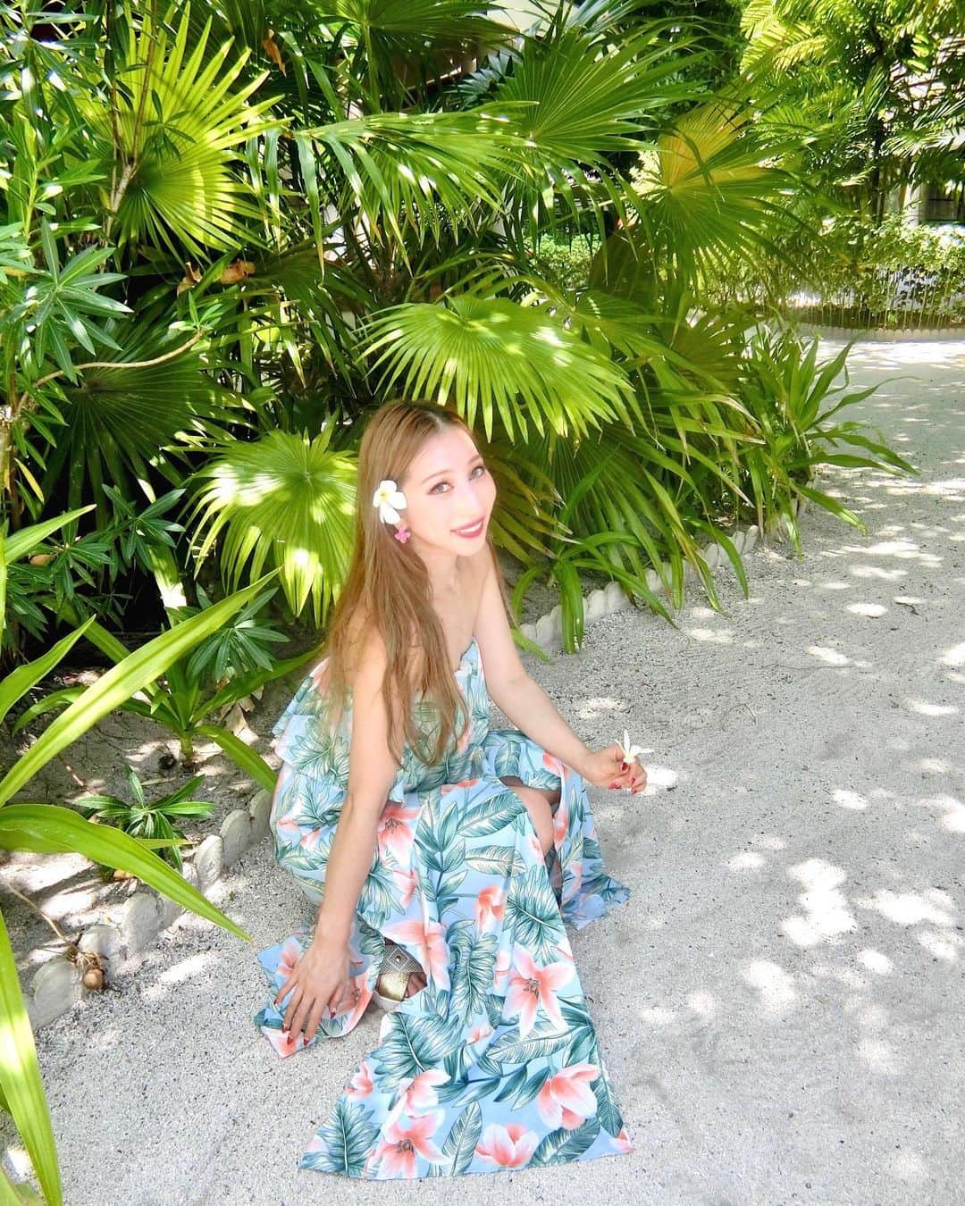 AiraSweetraveさんのインスタグラム写真 - (AiraSweetraveInstagram)「💚💚💚💚🌺 Plumeria🫶  香りも見た目も大好きで、元気をくれるわたしにとって太陽みたいなお花✨😍  📷 @yukki_healer 🩷  #throwback 🇲🇻 #islandgirl #モルディブ #maldives」8月7日 0時29分 - aira_sweetrave
