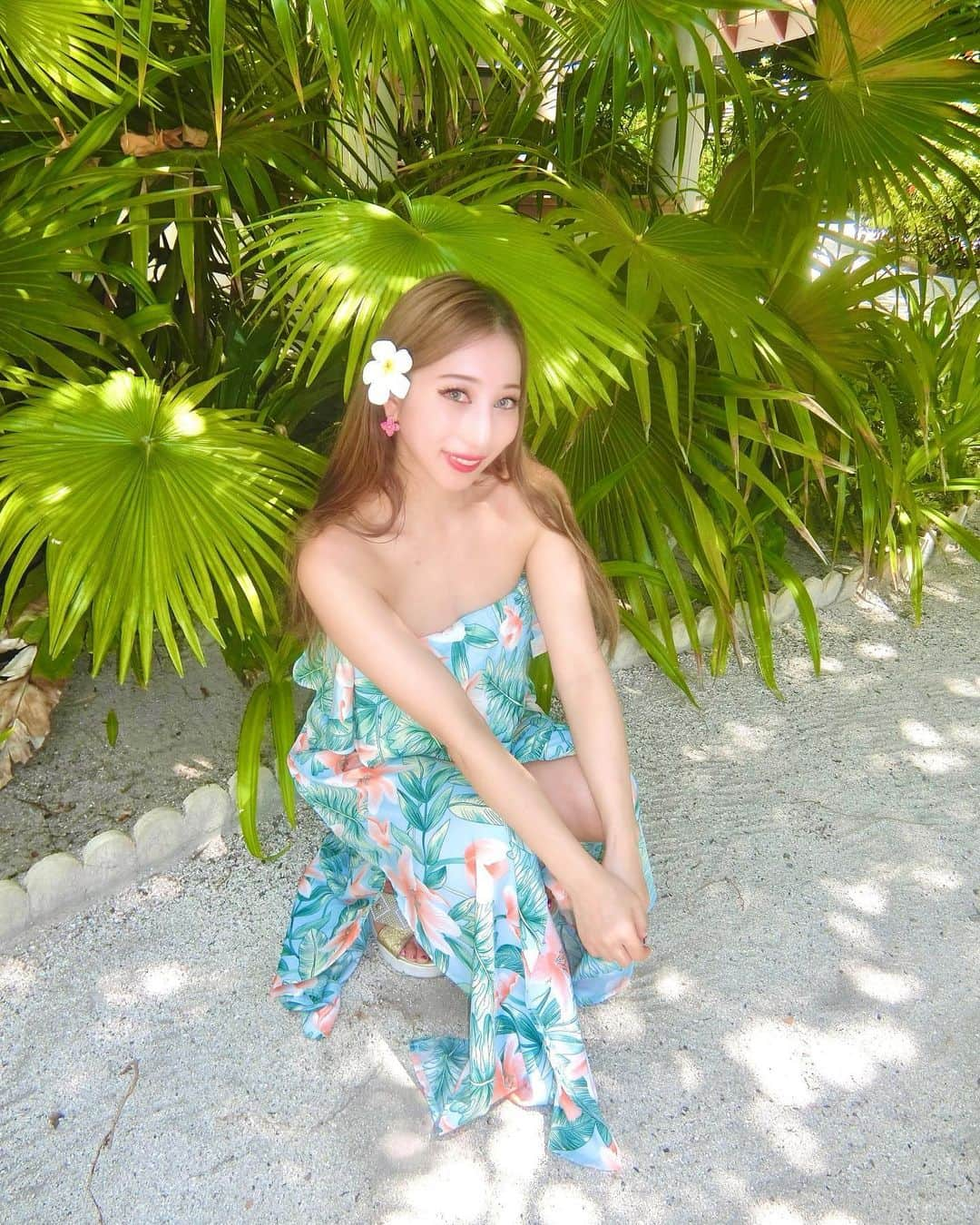 AiraSweetraveのインスタグラム：「💚💚💚💚🌺 Plumeria🫶  香りも見た目も大好きで、元気をくれるわたしにとって太陽みたいなお花✨😍  📷 @yukki_healer 🩷  #throwback 🇲🇻 #islandgirl #モルディブ #maldives」