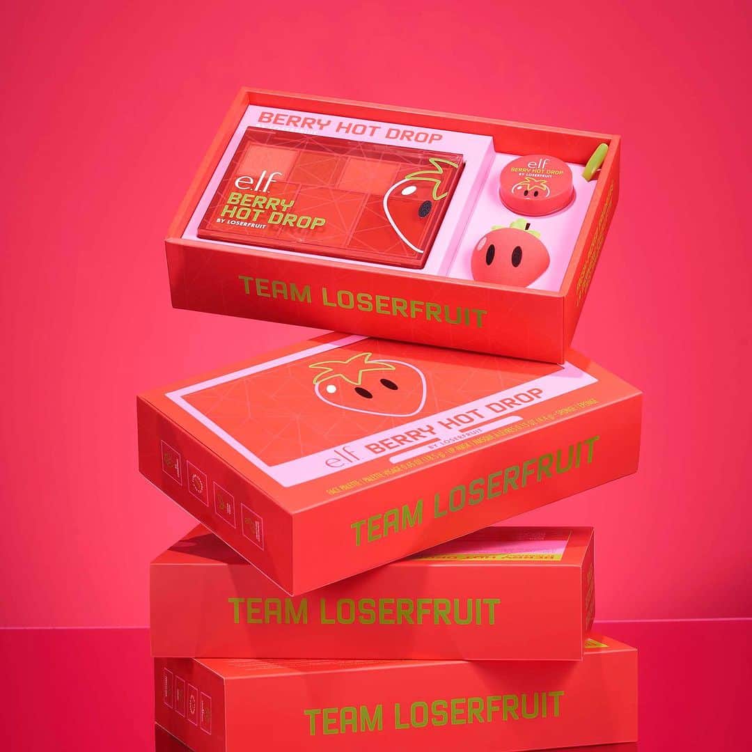 e.l.f.さんのインスタグラム写真 - (e.l.f.Instagram)「Now available on Target.com🍓😍 e.l.f. x @loserfruit Limited-Edition Berry Hot Drop 3 Piece Makeup Set ($29)  🍓Strawberry Plush Makeup Sponge: Apply your game face like an e.l.f.ing pro with Loserfruit’s iconic strawberry 🍓Strawberry Download Palette: Create winning looks for eyes and face with pigment-packed, berry-hued shades 🍓Strawberry Surge Lip Mask: Lead your lips to a super-soft victory with a nourishing, strawberry oil-infused formula  Also available at @shoppersbeauty (🇨🇦), @superdrug (🇮🇪🇬🇧), and elfcosmetics.com.au (🇦🇺)   #elfcosmetics #elfingamazing #eyeslipsface #crueltyfree #vegan」8月7日 0時33分 - elfcosmetics