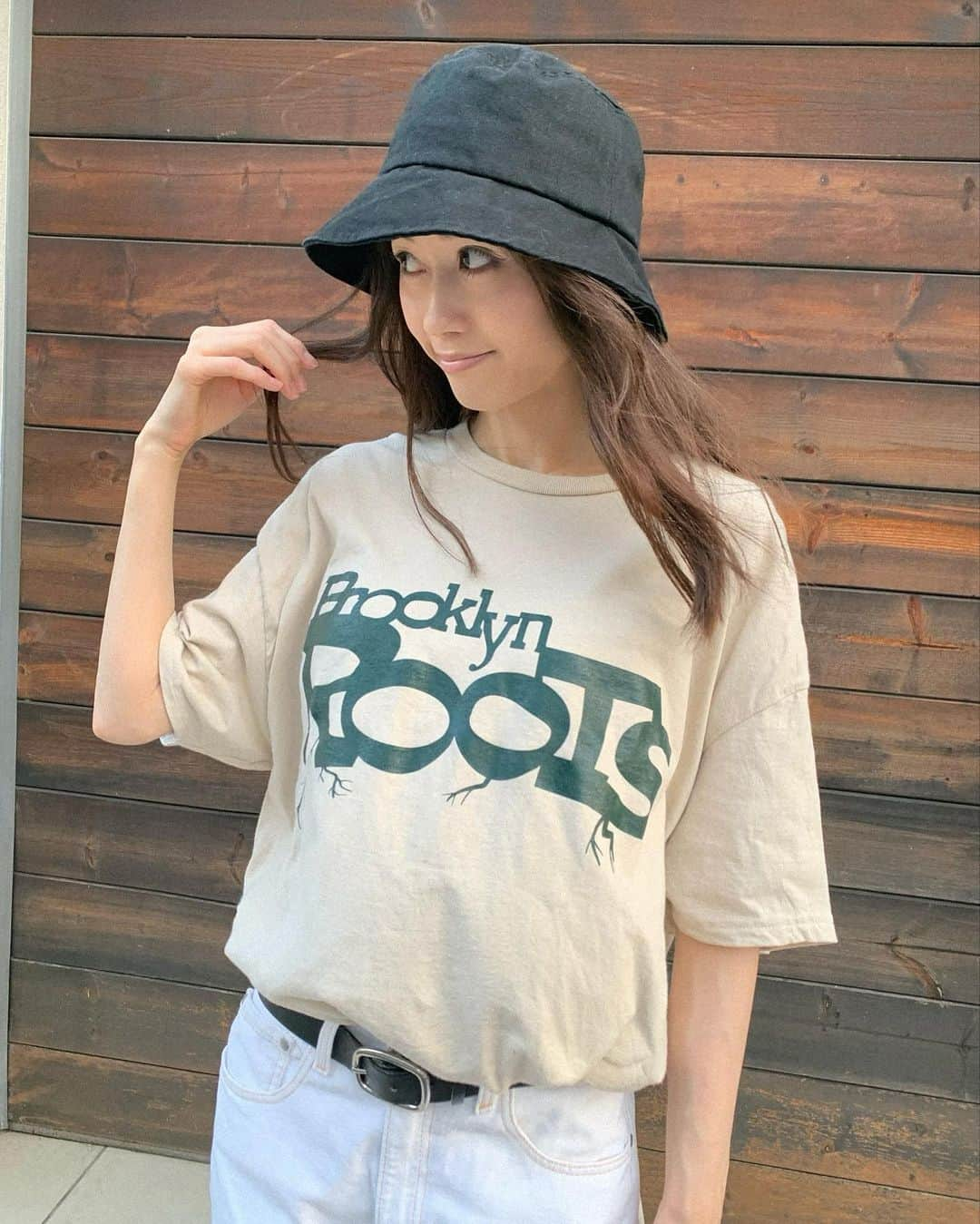 柿崎裕美のインスタグラム：「わかる人にはわかるTシャツ😆 気分があがる～♡ 撮りすぎたね📷💦笑  #tシャツ #yomtvraps #laurynhill #fugees #freestyle #1994 #90s #hiphopculture #fashion #最近のお気に入り」