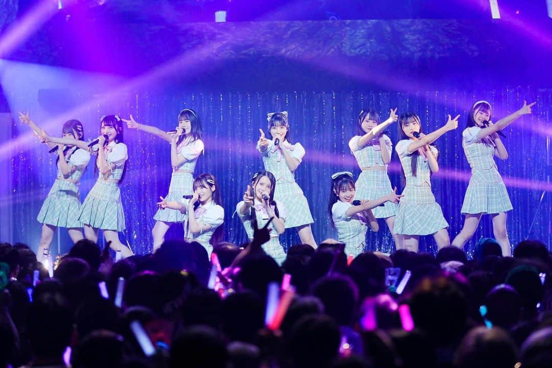 AKB48 Officialのインスタグラム：「#AKB17期研究生 初の単独ライブ⚡️  ご来場・ご視聴ありがとうございました〜💖🌈✨  17期研究生の魅力 17期研究生の挑戦が たくさん詰まったライブ💫 全力パフォーマンスで駆け抜けました🏃‍♀️💨✨  #嬉抜歯 #AKB17期単独ライブ #AKB48 #AKB」