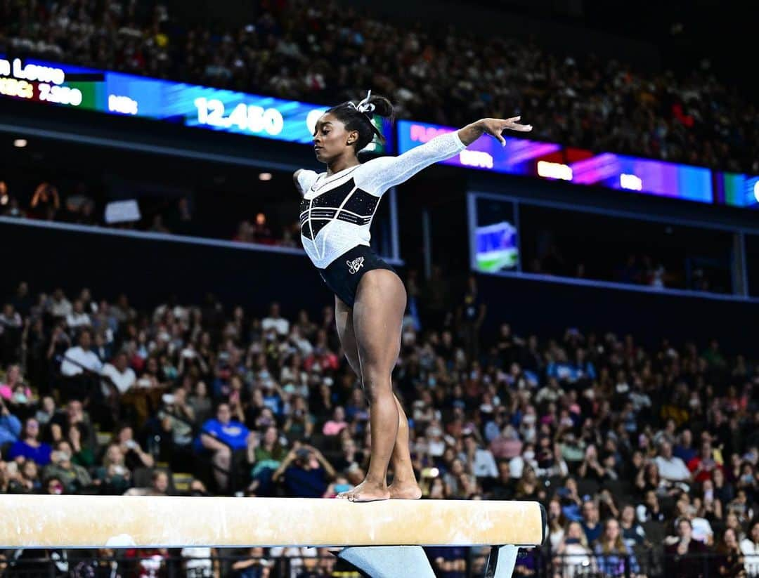 シモーネ・バイルズのインスタグラム：「We just can’t get over @simonebiles return to elite competition and her replica leotard ✨ This leo *won’t* last long! Head over to gkelite.com to grab it now. #ad #gkelite #partnership #BeExtraordinary」