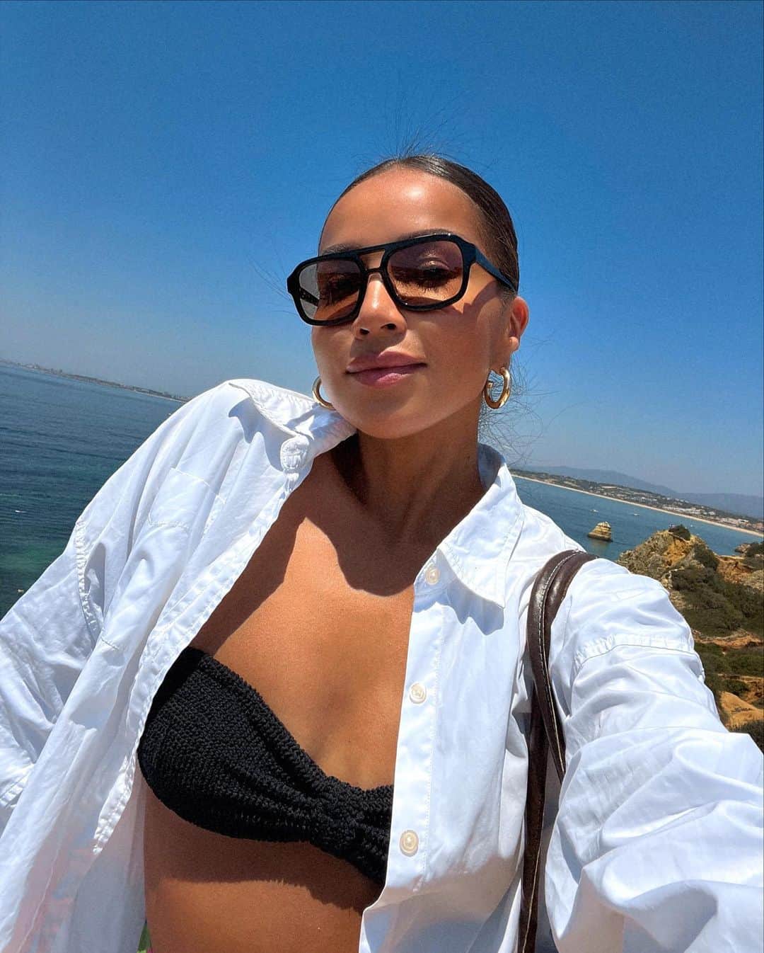 ジュリー・サリニャーナのインスタグラム：「Dia de Praia ⛱️ #lagosportugal」