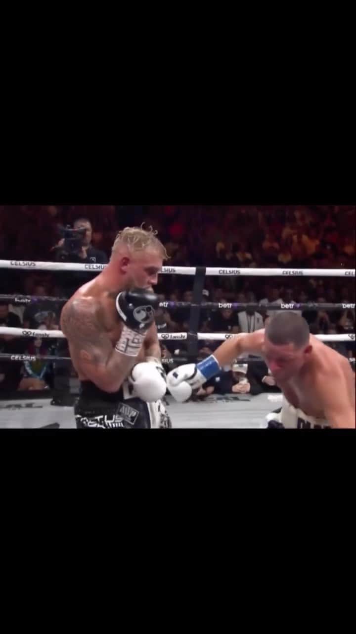 Funny Videosのインスタグラム：「Jake Paul defeats Nate Diaz! What you guys this?👀」
