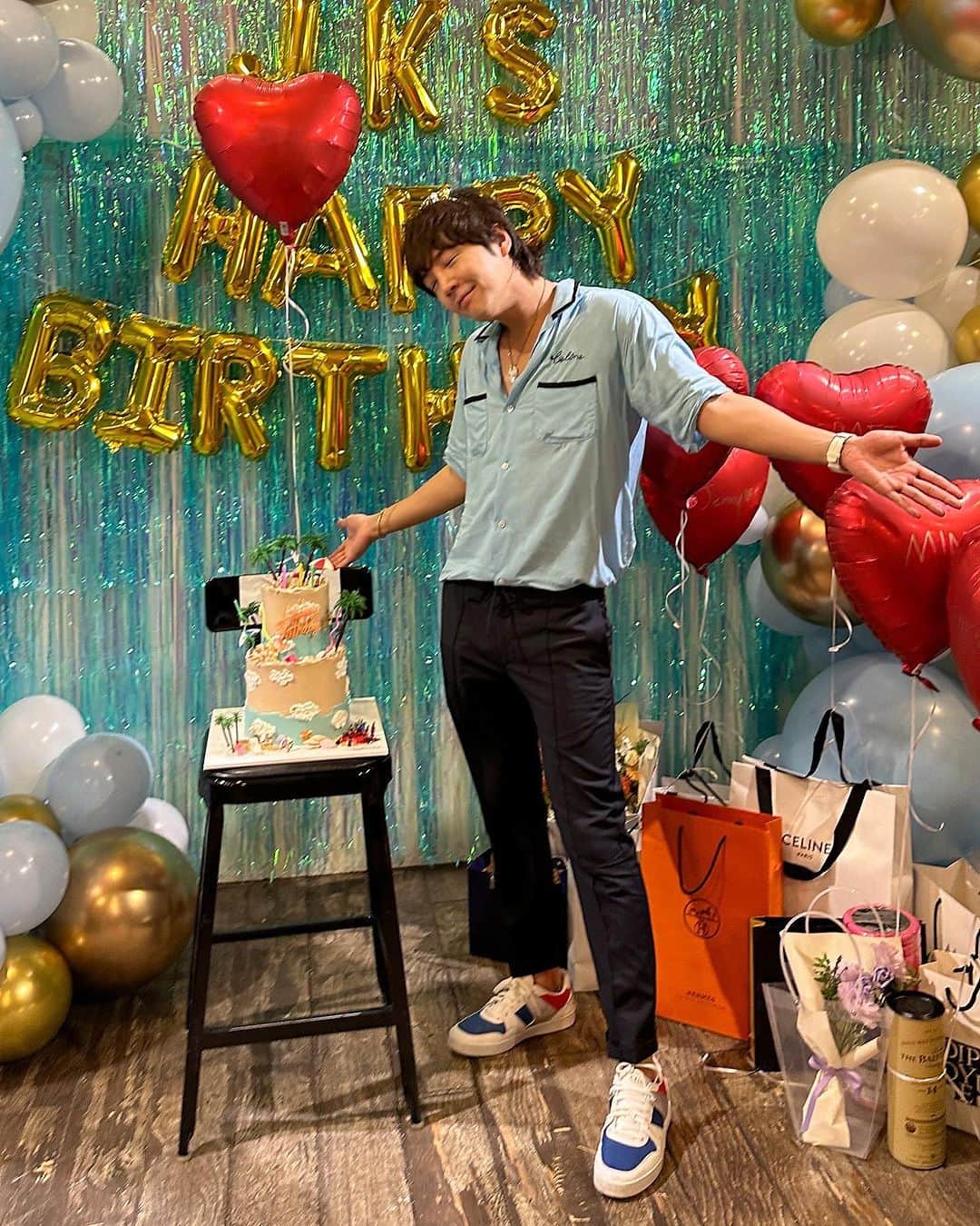 チャン・グンソクのインスタグラム：「Still ing 🥳😏🎉🙌🏻🎂🔥」