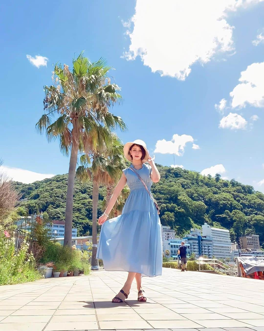 明里ともかのインスタグラム：「vacances2023 ・ ・ ・ #バカンス #夏休み」