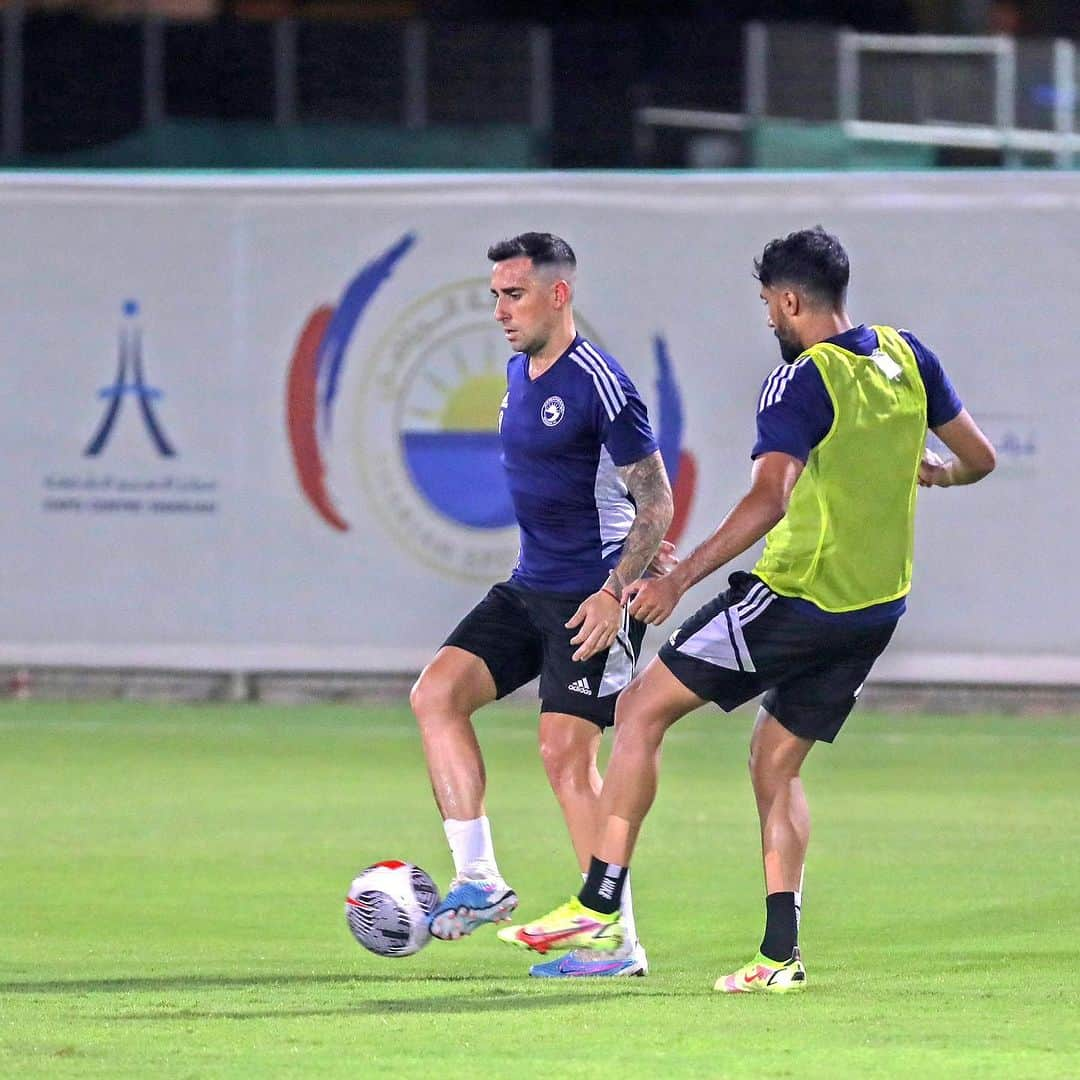 フランシスコ・アルカセルさんのインスタグラム写真 - (フランシスコ・アルカセルInstagram)「Back in sharjah ⚽️✅ #training  #football」8月6日 16時03分 - paco93alcacer