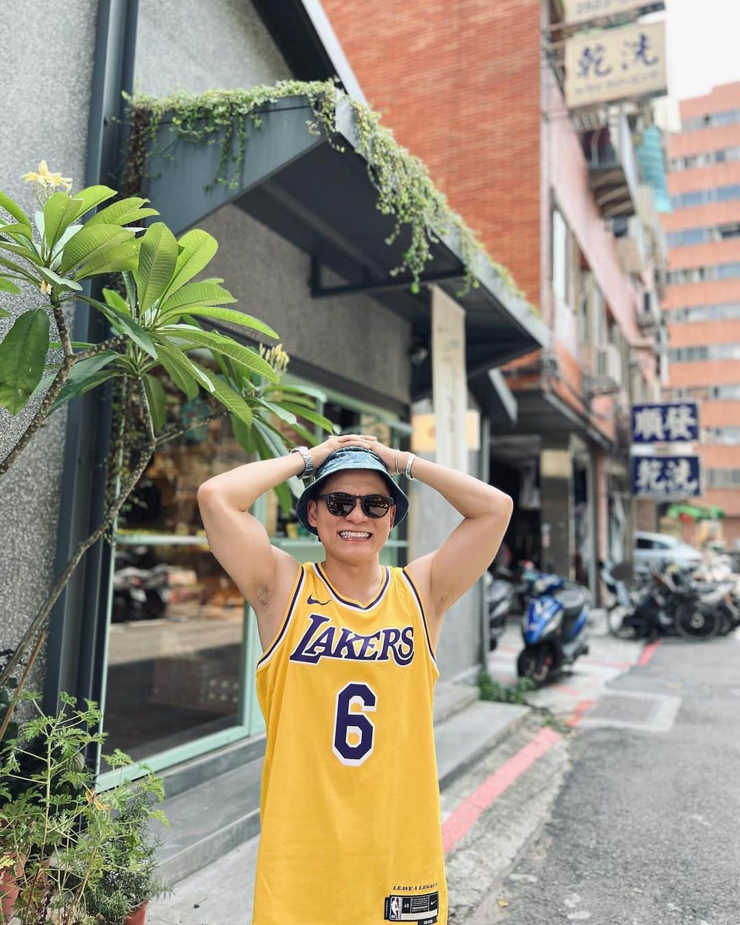 広海・深海のインスタグラム：「#🇹🇼  7年ぶりの台北。 たった２日でしたが 死ぬほど楽しかった。  Thx for @kamimuu 📸  ご飯死ぬほど美味しい。 人が優しい　そして安全って 完璧じゃない？ここ。 また一泊とかですぐ行くので みんなおすすめ教えてね😋 ゲイパレード行ってみよっかな🤔  #taipei  #gay」