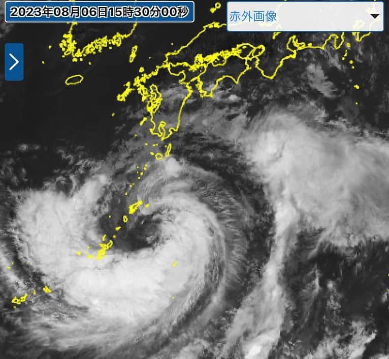 寺川奈津美さんのインスタグラム写真 - (寺川奈津美Instagram)「#台風６号 最新の予報で進路はさらに西へ。 水曜日の日中、九州の西の海上を北上か。まだ上陸の可能性もあります。  いずれにしても、九州付近でも時速10キロか…遅い。  #この台風は #東にも南にも広範囲に雨雲 #雨が長く続くところがありそう」8月6日 16時11分 - natumikannnn