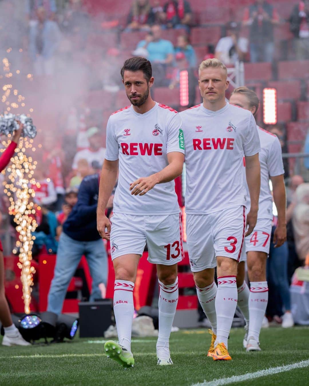 マルク・ウートのインスタグラム：「Ein schönes Gefühl, gestern wieder auf dem Platz im RheinEnergie Stadion zu stehen und ein paar Minuten zu sammeln! ⚽️ Verdienter Sieg, nach einer guten Leistung von uns @fckoeln 🐐」