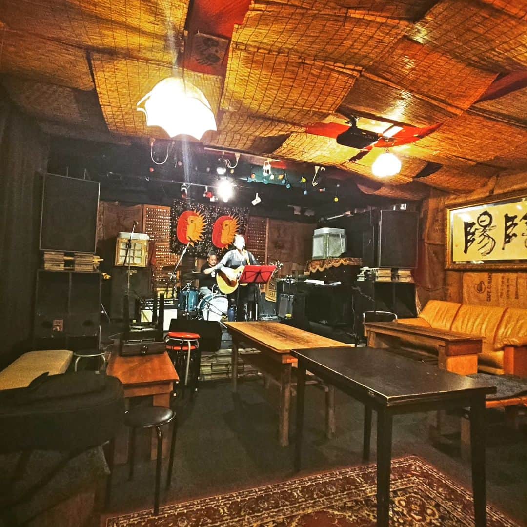 山川のりをのインスタグラム：「今夜は京都ネガポジでギターパンダライブです。18時/19時、3000円+D/3500円+D。共演は川口真由美with河野菌ちゃん俊二。お近くの方は慎重に会いに来てアイニージュー！」